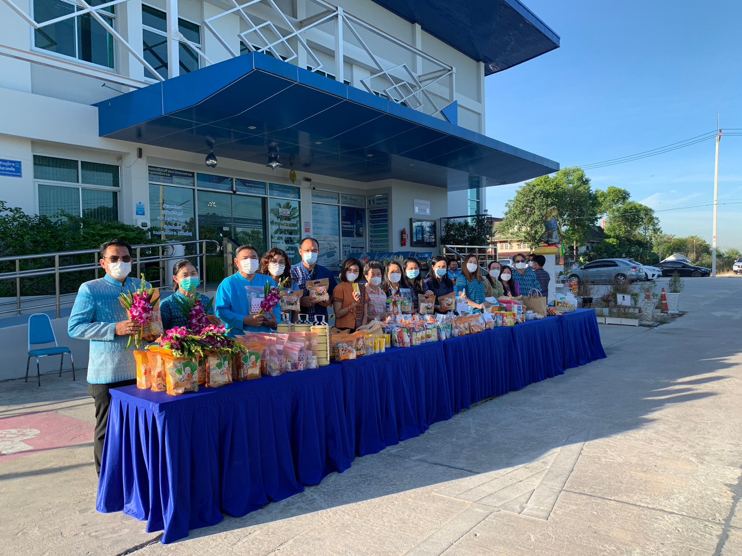 กปภ.สาขาคลองหลวง ทำบุญตักบาตร เพื่อร่วมถวายพระพรชัยมงคลแด่สมเด็จพระเจ้าลูกเธอ เจ้าฟ้าพัชรกิติยาภา นเรนทิราเทพยวดี กรมหลวงราชสาริณีสิริพัชร มหาวัชรราชธิดา และเนื่องในวันขึ้นปีใหม่ พ.ศ. 2566