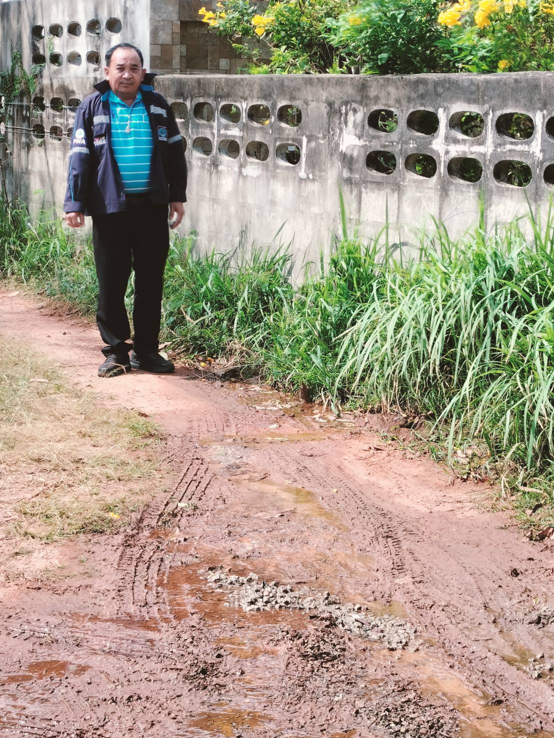 การประปาส่วนภูมิภาคสาขาชุมพร ร่วมตรวจสอบแรงดันน้ำในพื้นที่ ตำบลปากน้ำ อำเภอเมือง จังหวัดชุมพร