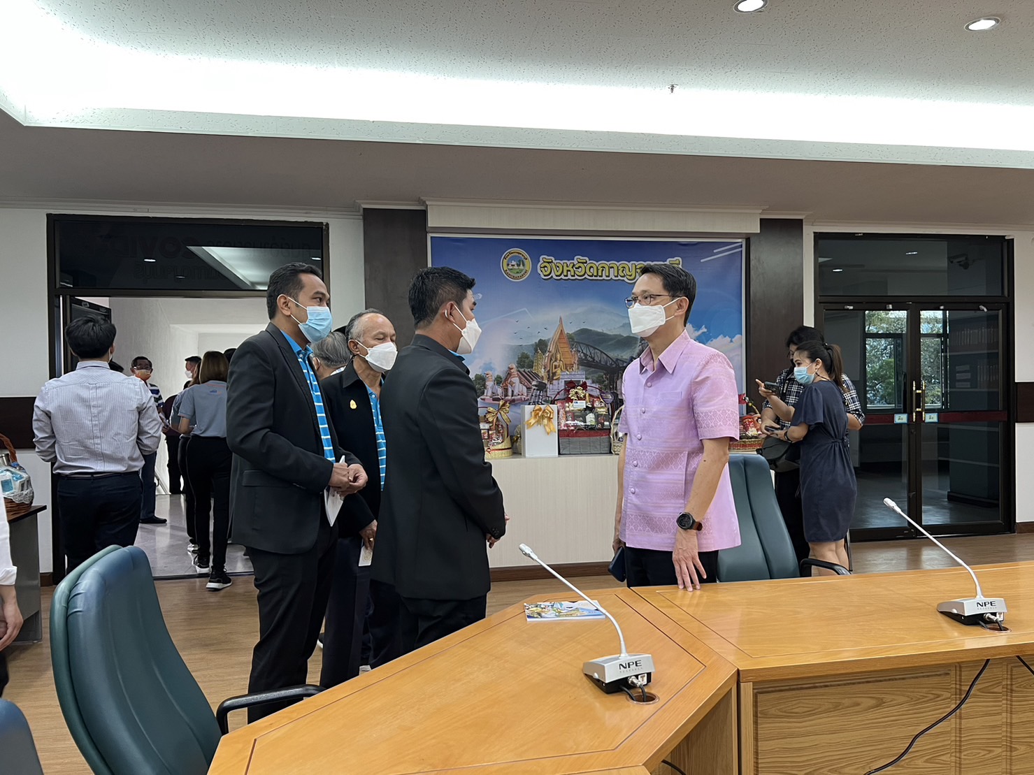 กปภ.สาขาพนมทวน เข้าพบผู้ว่าราชการจังหวัดกาญจนบุรี เพื่อรายงานสถานการณ์น้ำที่ใช้ในการผลิตน้ำประปา