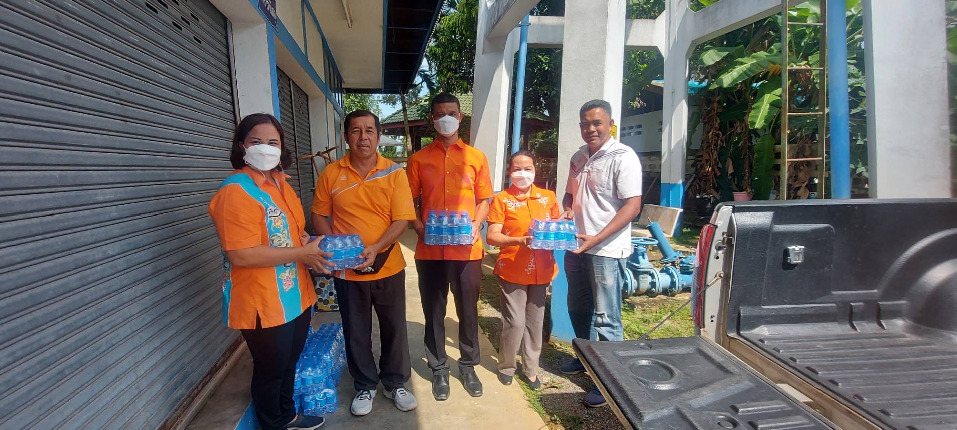 การประปาส่วนภูมิภาคสาขากาญจนดิษฐ์ สนับสนุนน้ำดื่มบรรจุขวดตราสัญลักษณ์ กปภ.ให้กับองค์การบริหารส่วนตำบลตะเคียนทอง อำเภอ กาญจนดิษฐ์จังหวัดสุราษฎร์ธานี
