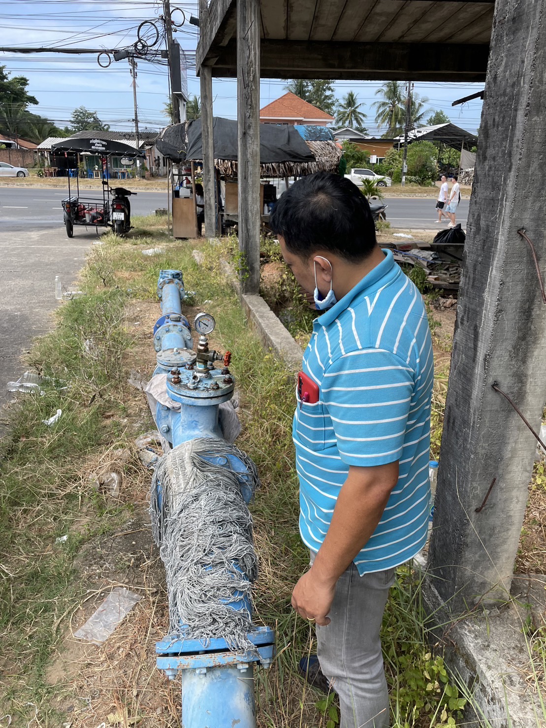 การประปาส่วนภูมิภาคสาขาตะกั่วป่า ดำเนินการตามแผนงานบริการและควบคุมน้ำสูญเสีย ตรวจสอบแรงดันน้ำ