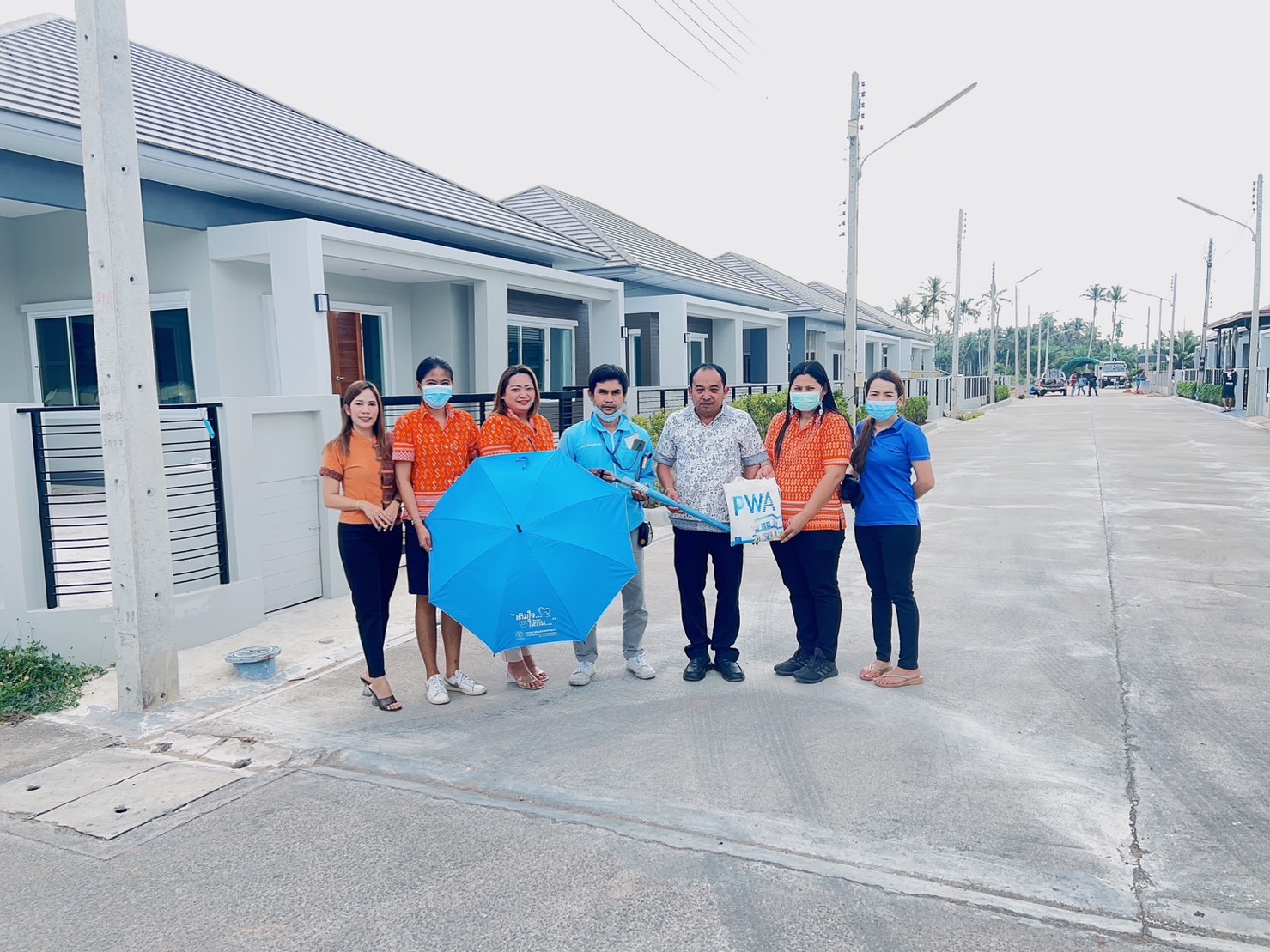การประปาส่วนภูมิภาคสาขาชุมพร มอบของที่ระลึกให้กับพนักงานอ่านมาตรวัดน้ำที่ช่วยดูแลด้านท่อแตกรั่ว พื้นที่เทศบาลเมืองชุมพร