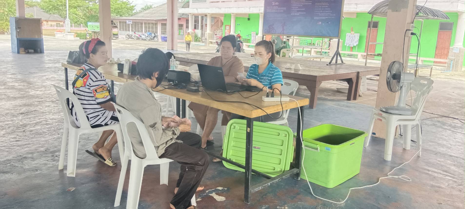 การประปาส่วนภูมิภาคสาขาคลองท่อม ออกรับชำระค่าน้ำประปานอกสถานที่เชิงรุก ณ. เทศบาลตำบลลำทับ