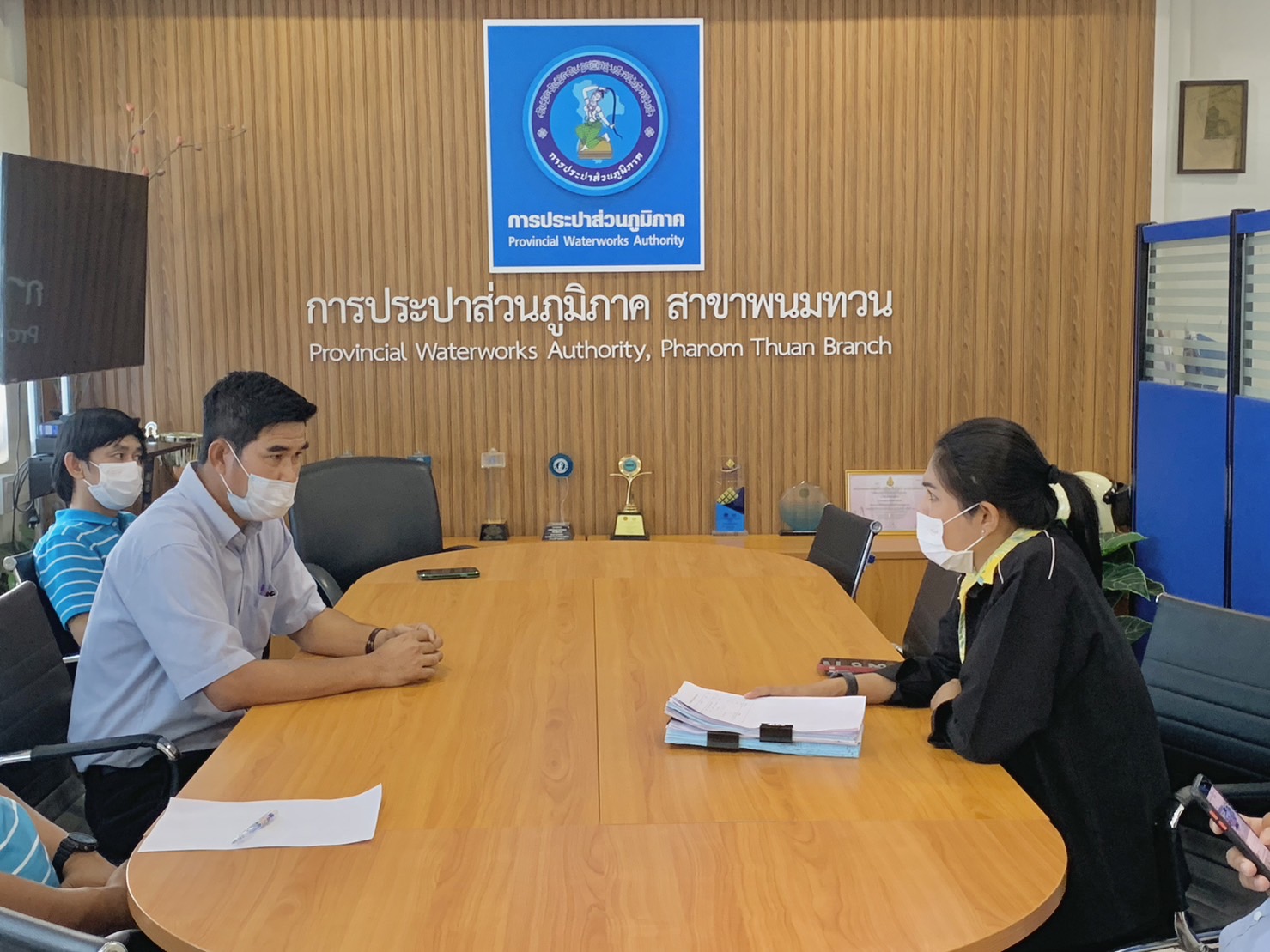 ให้คำปรึกษาหารือกับ นายกองค์การบริหารส่วนตำบลหนองโรง