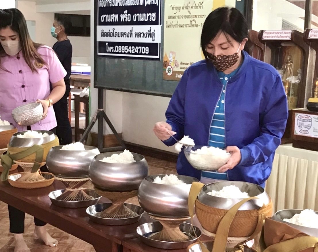 กปภ.สาขาขลุง เข้าร่วมกิจกรรมเข้าวัดทำบุญวันธรรมสวนะ (วันพระ) ณ วัดวันยาวล่าง ตำบลวันยาว อำเภอขลุง จังหวัดจันทบุรี