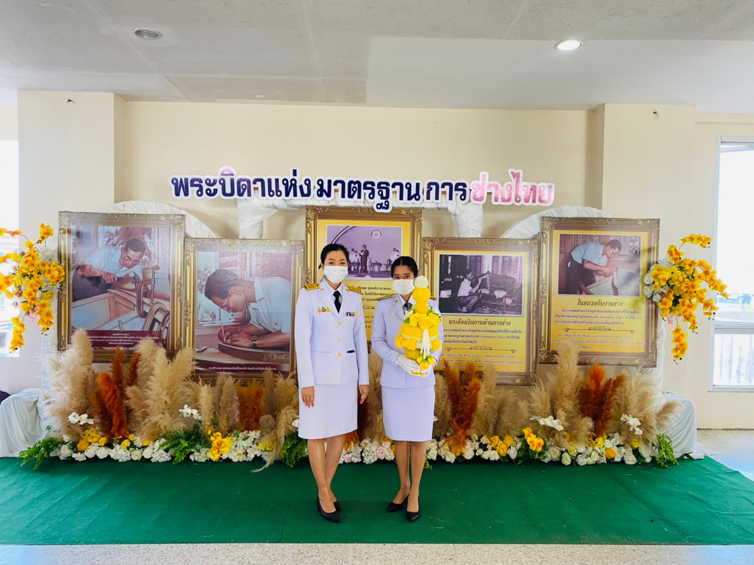 กปภ.สาขากระบี่ ร่วมพิธีวางพานพุ่มดอกไม้ถวายราชสักการะน้อมรำลึกในพระมหากรุณาธิคุณในหลวง ร.9 เนื่องในวัน วันมาตรฐานฝีมือแรงงานแห่งชาติ ประจำปี 2566
