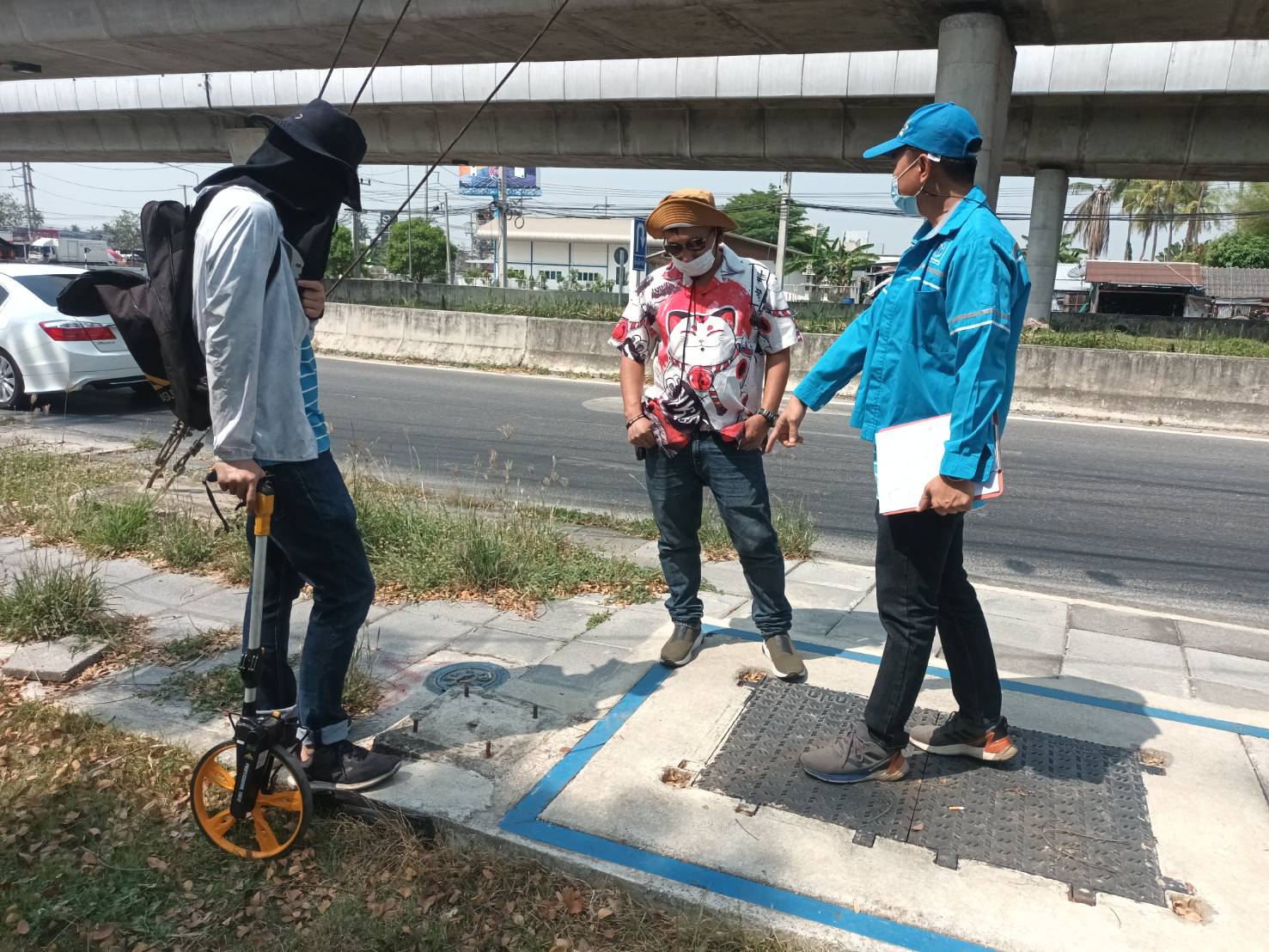 กปภ.สาขาอ้อมน้อย ร่วมกับ กรจ.กปภ.ข.3 สำรวจงานวางท่อ เพื่อเสริมแรงดันการจ่ายน้ำ