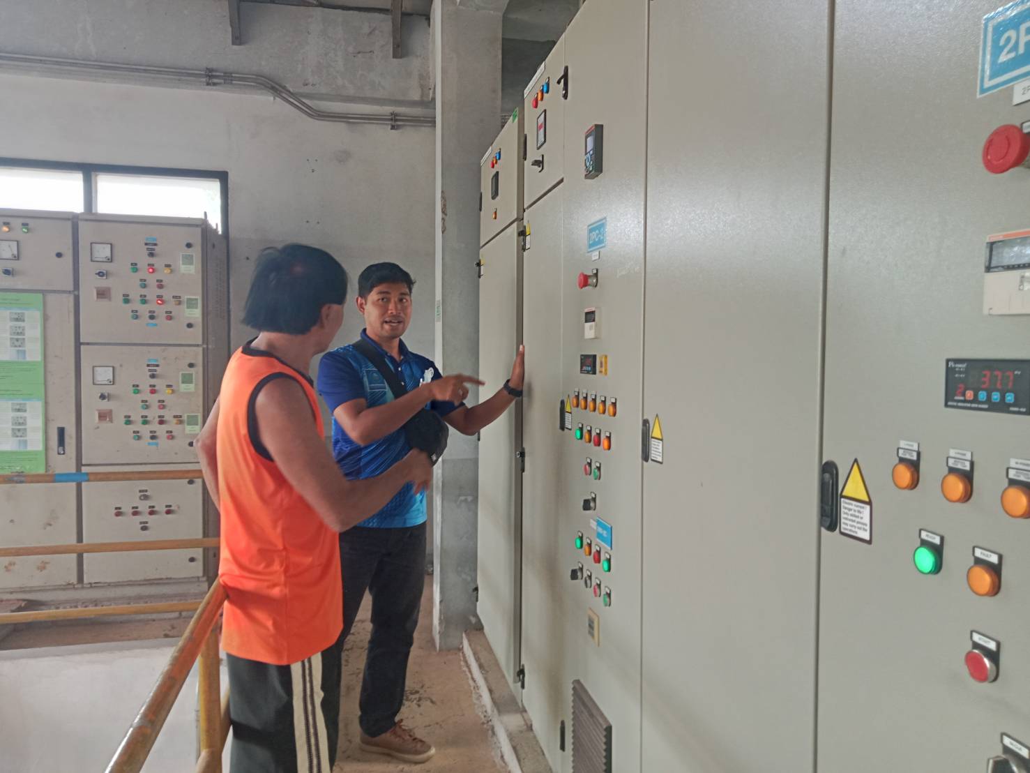 ทบทวน ปรับปรุง ทวนสอบผ่านการอบรม On The Job Training (OJT) เรื่องการแก้ไขปัญหากรณีไฟฟ้าทิป ไฟฟ้าดับ และการแจ้งเตือนผ่านระบบ online การเดินปั๊มเมื่อเกิดปัญหาดังกล่าว ให้กับห้างหุ้นส่วนที่รับจ้างสูบจ่ายน้ำสถานีจ่ายน้ำสะพานดิน ประจำปี 2566
