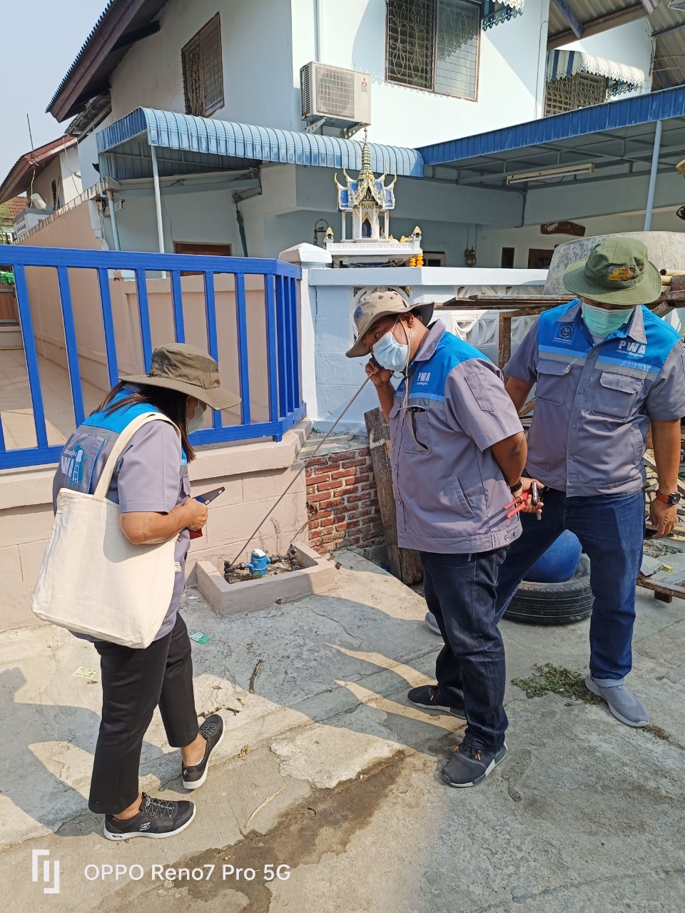 กปภ.สาขาอ้อมน้อย ลงพื้นที่ทำกิจกรรมลดน้ำสูญเสียเชิงรุก (ALC)