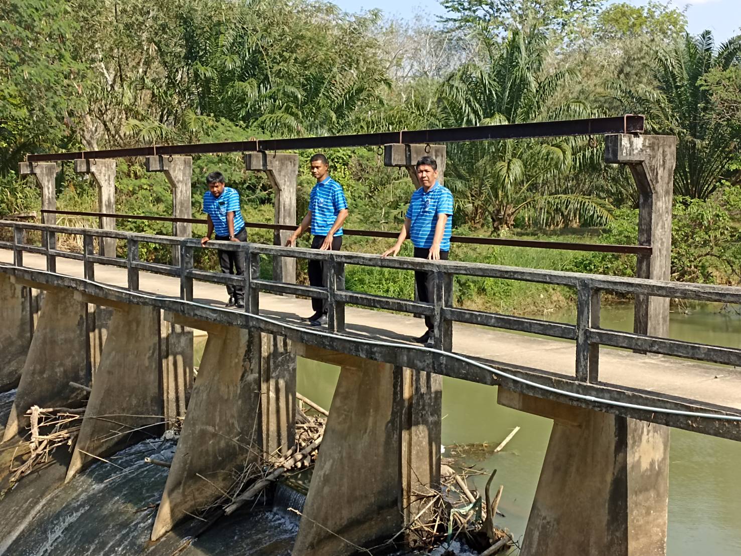 การประปาส่วนภูมิภาคสาขากาญจนดิษฐ์ ดำเนินการสำรวจและตรวจสอบปริมาณน้ำดิบ เพื่อเตรียมความพร้อมรับมือภัยแล้ง ประจำปี 2566