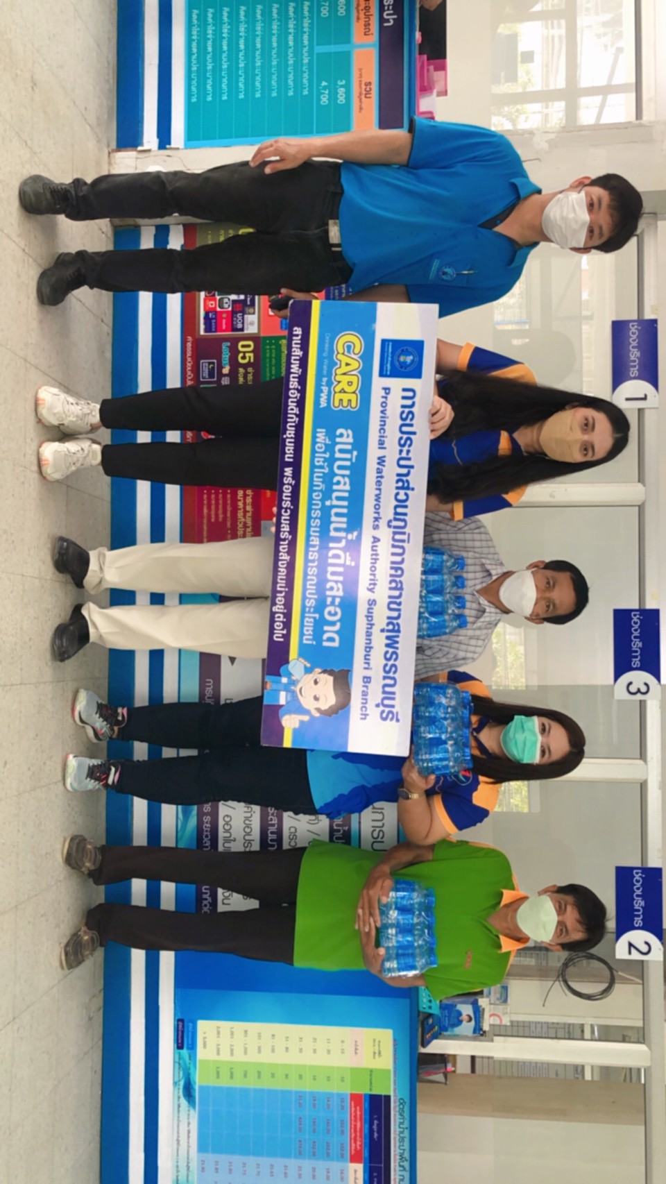 กปภ.สาขาสุพรรณบุรีร่วมสนับสนุนน้ำดื่มตราสัญลักษณ์ กปภ. แก่องค์การบริหารส่วนตำบลพิหารแดง