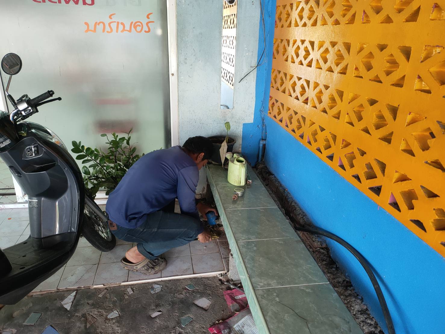 การประปาส่วนภูมิภาคสาขาอ่าวลึก ลงพื้นที่ตามโครงการ "ผู้ใช้น้ำมั่นใจ กปภ.เช็คชัวร์" โดยทำการตรวจสอบแรงดันน้ำ