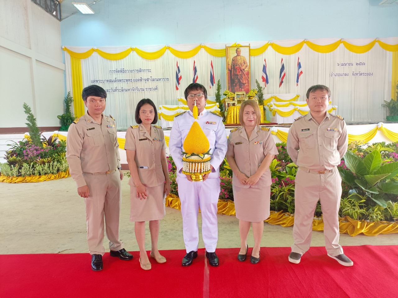 การประปาส่วนภูมิภาคสาขาปากน้ำประแสร์ ร่วมพิธีวางพานพุ่ม "วันพระบาทสมเด็จพระพุทธยอดฟ้าจุฬาโลกมหาราช"