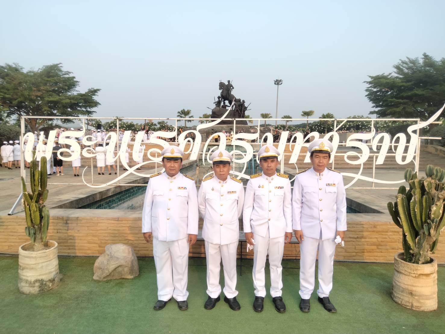 เมื่อวันที่ 25 เมษายน 2566 เวลา 06.30 - 08.00 น. กปภ.สาขาเกาะคา นำโดยนางอรวรรณ รัตนจักร์ ผู้จัดการการประปาส่วนภูมิภาคสาขาเกาะคา มอบหมายให้นายสุรพงษ์ เปี้ยอุด หัวหน้างานผลิต และพนักงานในสังกัด เข้าร่วมวางพวงมาลา งานรัฐพิธี "วันคล้ายวันสวรรคตสมเด็จพระนเรศวรมหาราช" ประจำปี 2566 ณ พระบรมราชานุสาวรีย์สมเด็จพระนเรศวรมหาราช ต.ศาลา อ.เกาะคา จ.ลำปาง
