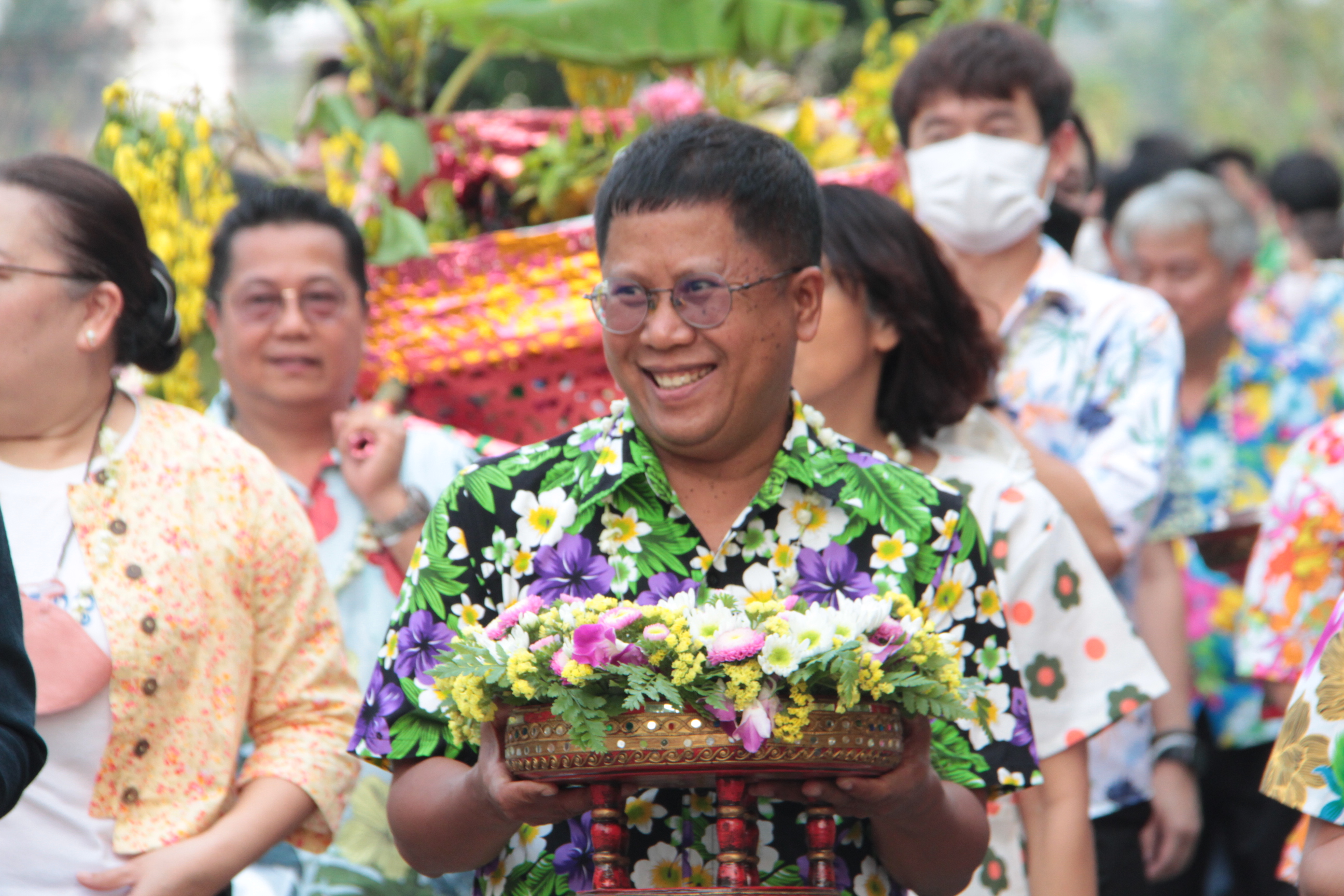 การประปาส่วนภูมิภาคเขต 9 จัดงาน สืบสานป๋าเวณีปี๋ใหม่เมือง ประจำปี 2566 จัดกิจกรรมรดน้ำดำหัว, ขอขมาและรับพรจากผู้อาวุโส, ผู้บริหารอาวุโส และ อดีตผู้บริหาร เนื่องในโอกาสเทศกาลสงกรานต์ของไทย โดยมีผู้บริหารการประปาส่วนภูมิภาคเขต 9, ผู้จัดการ การประปาส่วนภูมิภาคสาขา, หัวหน้างาน และ พนักงานในสังกัดร่วมกิจกรรม