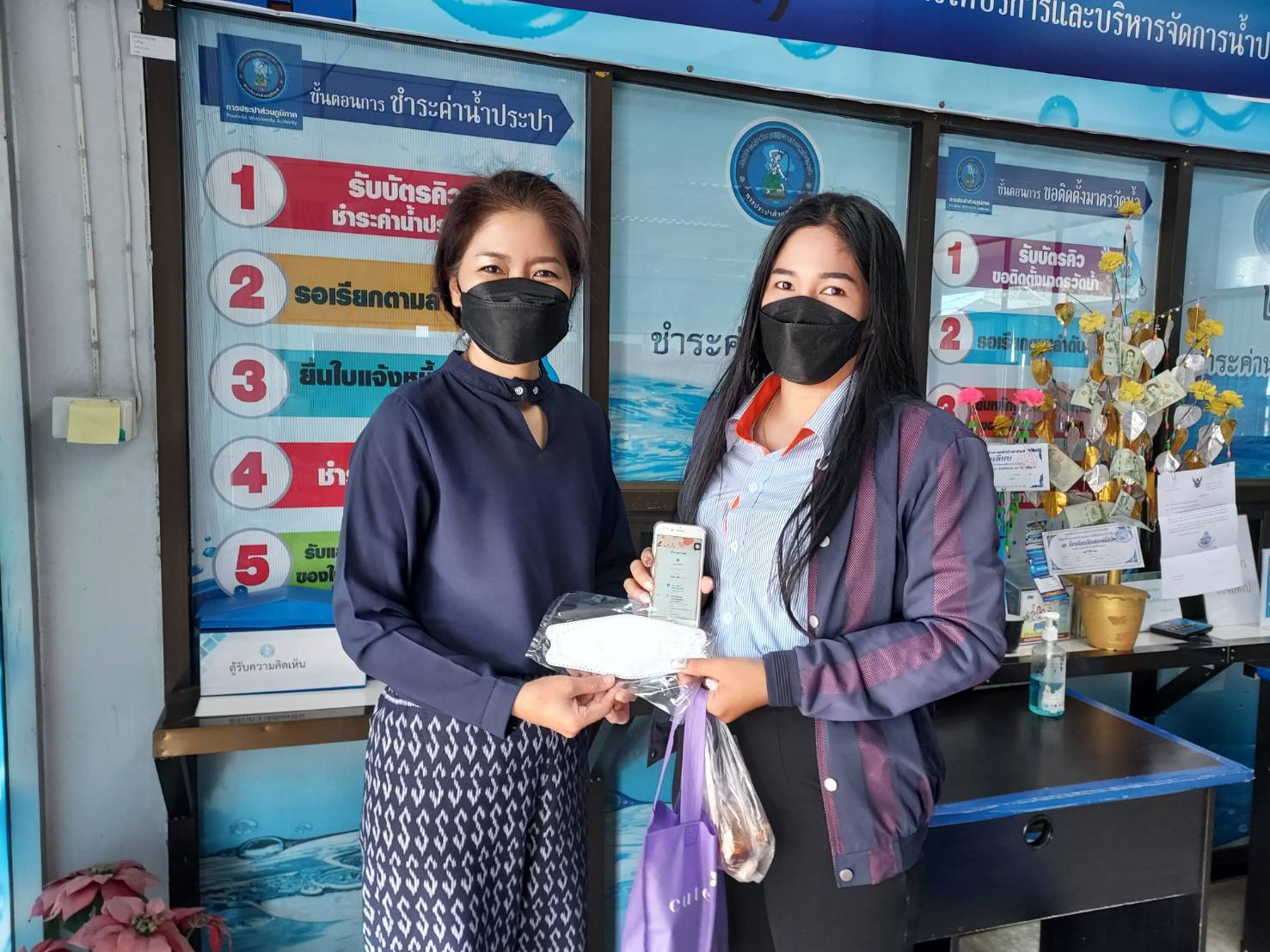 กปภ.สาขาปากพนัง ให้บริการและแนะนำการชำระค่าน้ำผ่าน PWA Line Official " สะดวก รวดเร็ว และทั่วถึง" เพราะทุกคำตอบอยู่ใน PWA Line Official"