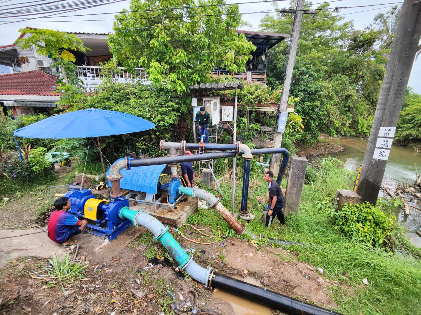 การประปาส่วนภูมิภาคสาขากาญจนดิษฐ์ ติดตั้งปั๊มสูบน้ำแรงต่ำสำรองเพื่อเตรียมความพร้อมและแก้ปัญหาภัยแล้งและอุทกภัย ประจำปี 2566