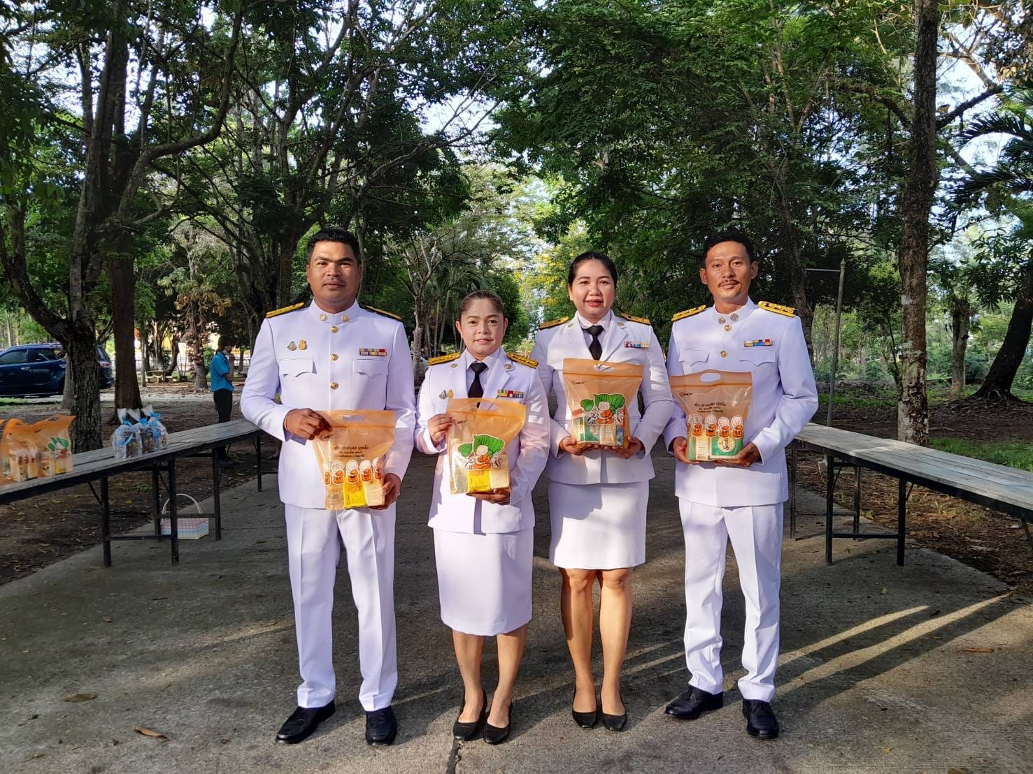 การประปาส่วนภูมิภาคสาขาอ่าวลึก ร่วมพิธีตักบาตร เนื่องในโอกาสเฉลิมฉลองครบรอบ 100 ปี วันประสูติ สมเด็จพระเจ้าพี่นางเธอ เจ้าฟ้ากัลยาณิวัฒนากรมหลวงนราธิวาสราชนครินทร์