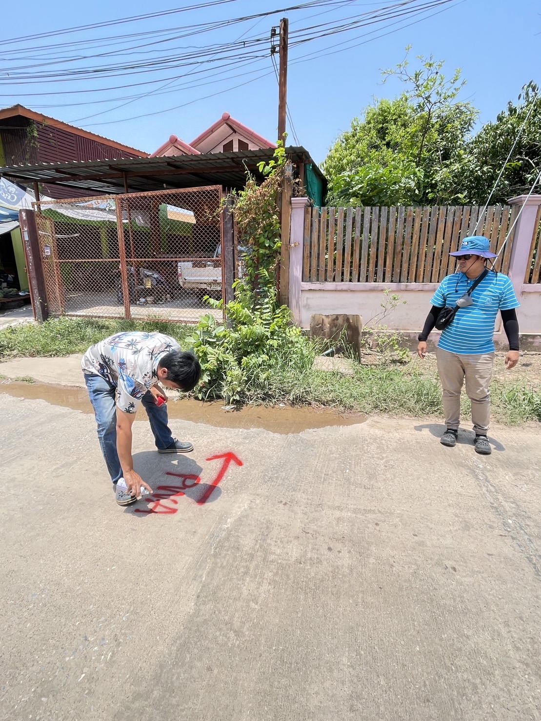 กปภ.สาขากำแพงเพชร ลุย !! หาท่อแตกรั่วกลางวัน พื้นที่พรานกระต่าย หลังพบน้ำจ่ายสูงขึ้น
