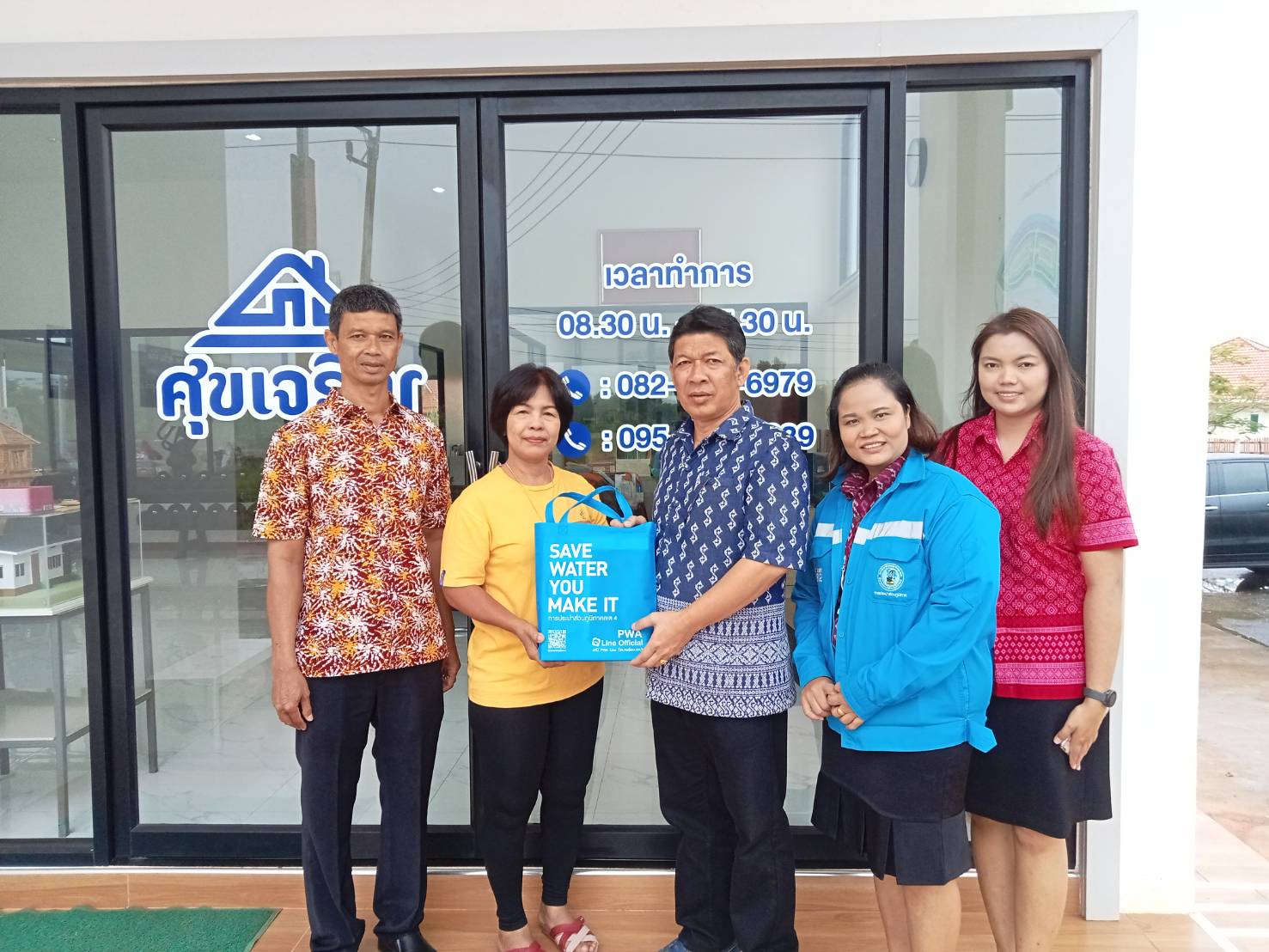 การประปาส่วนภูมิภาคสาขากาญจนดิษฐ์ ลงพื้นที่พบผู้ใช้น้ำรายใหญ่ ภายใต้กิจกรรมมุ่งมั่นเพื่อปวงชน เติมใจให้กันประจำปี 2566 ณ โครงการหมู่บ้านสุขเจริญ ตำบลทุ่งกง กาญจนดิษฐ์ อำเภอกาญจนดิษฐ์ จังหวัดสุราษฎร์ธานี