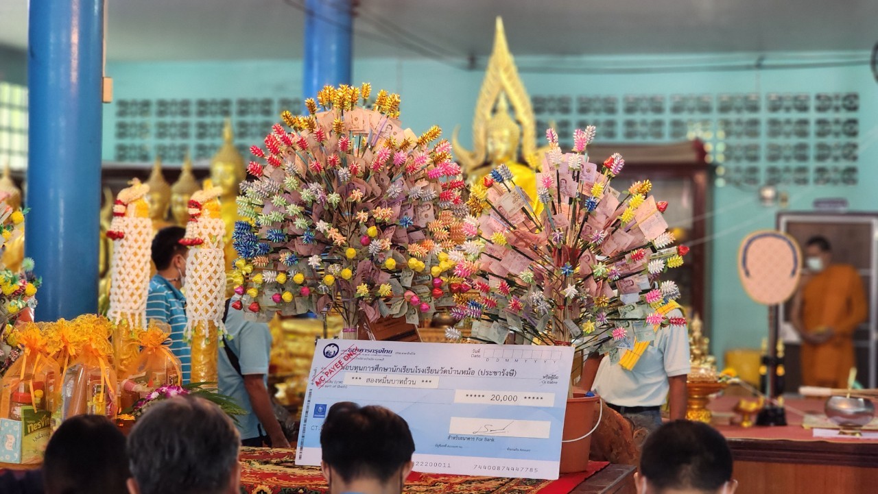 กปภ.สาขาอ้อมน้อย ร่วมทำบุญทอดผ้าป่าสามัคคี และถวายเทียนจำนำพรรษา ประจำปี 2566