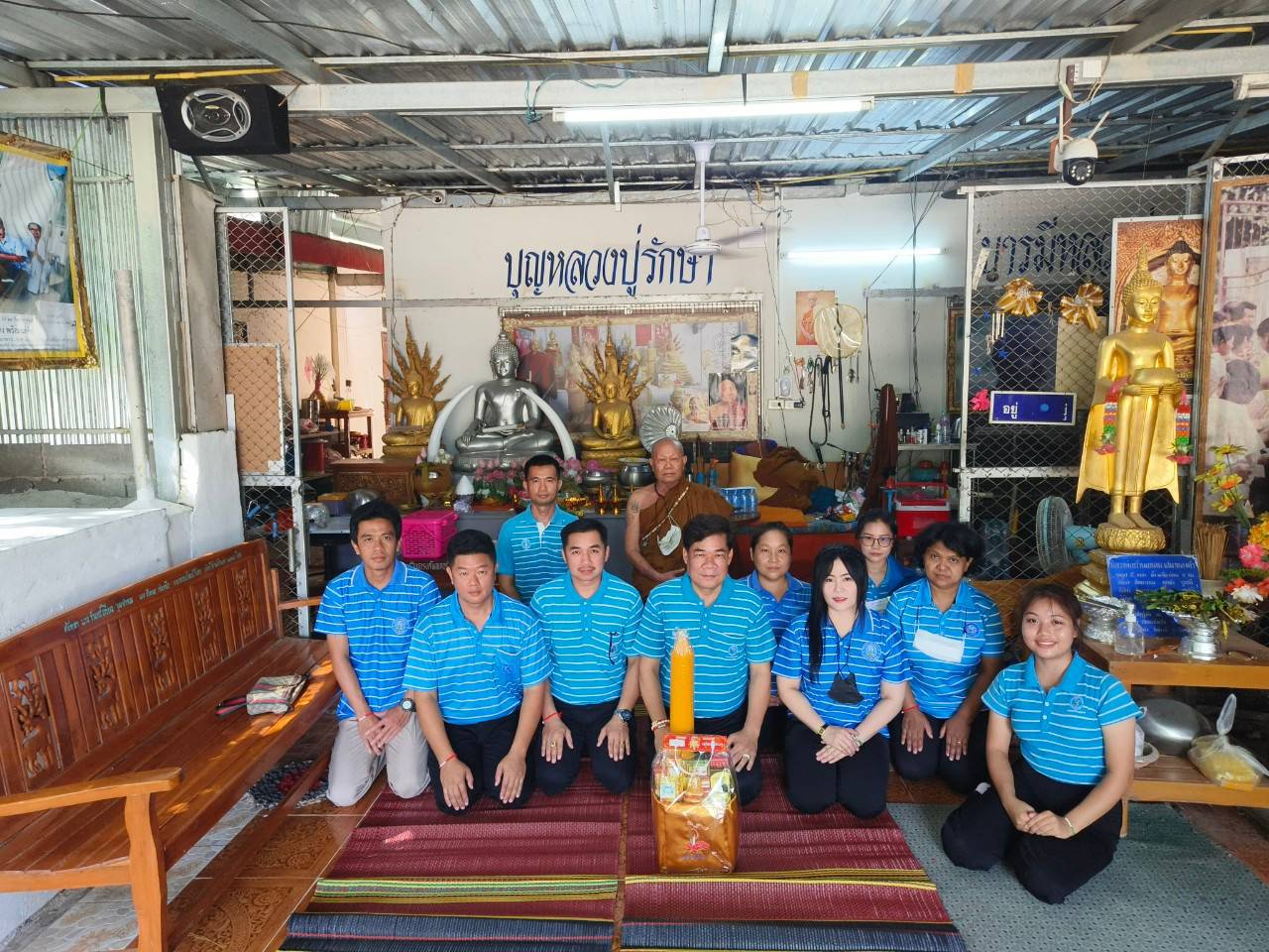 การประปาส่วนภูมิภาคสาขาฮอด จัดกิจกรรมถวายเทียนจำนำพรรษา ประจำปี 2566 กิจกรรมจิตอาสาทำความสะอาดลานวัด