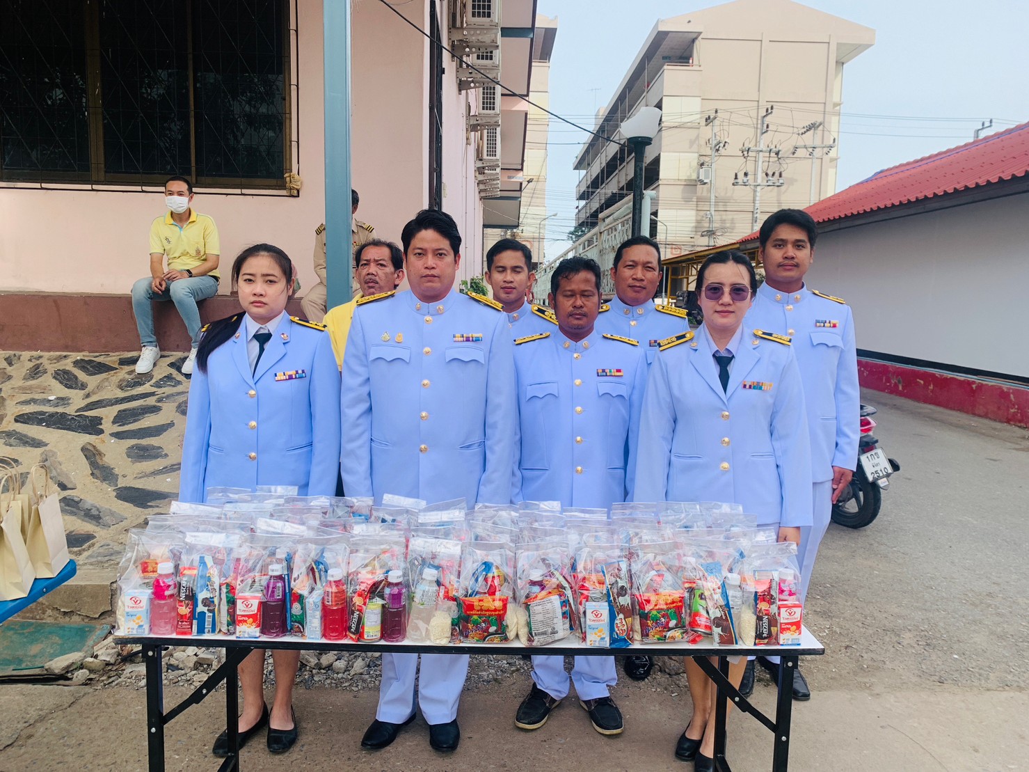 กปภ.สาขาตะพานหิน ร่วมกิจกรรมทำบุญตักบาตรเฉลิมพระเกียรติพระบาทสมเด็จพระเจ้าอยู่หัว เนื่องในโอกาสวันเฉลิมพระชนมพรรษา 28 กรกฎาคม 2566