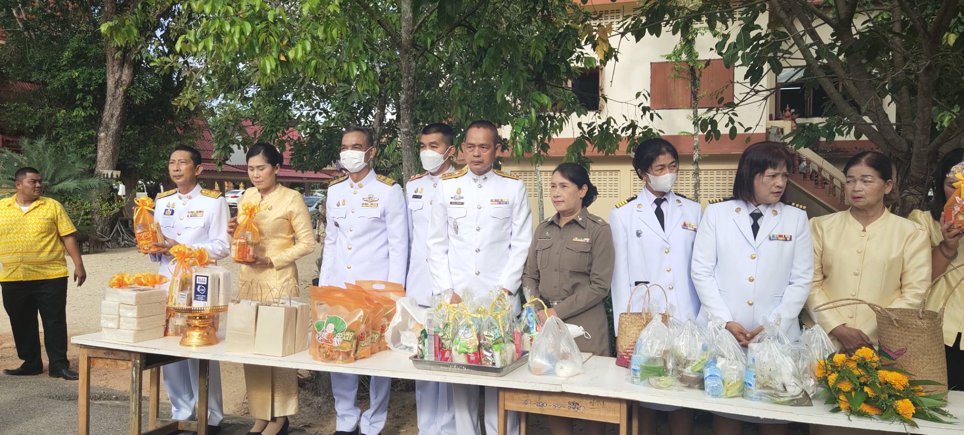 กปภ.สาขาเขาชัยสน เข้าร่วมพิธีทำบุญตักบาตรถวายพระราชกุศลถวาย พิธีถวายสัตย์ปฏิญาณ ได้เดินทางไปร่วมพิธีถวายเครื่องราชสักการะและวางพานพุ่มและพีธีจุดเทียนถวายพระพรชัยมงคล​ ณ ศาลาประชาคมอำเภอเขาชัยสน