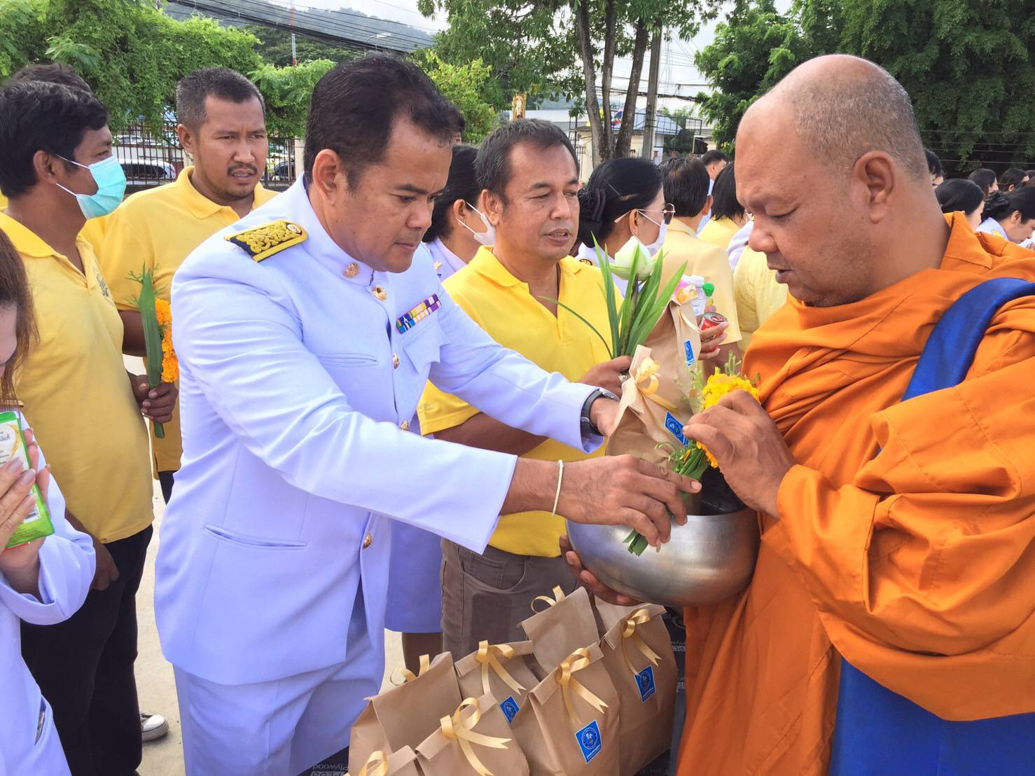 การประปาส่วนภูมิภาคสาขาทุ่งสง ร่วมทำบุญตักบาตร เนื่องในโอกาสวันเฉลิมพระชนมพรรษา วันที่ 28 กรกฎาคม 2566