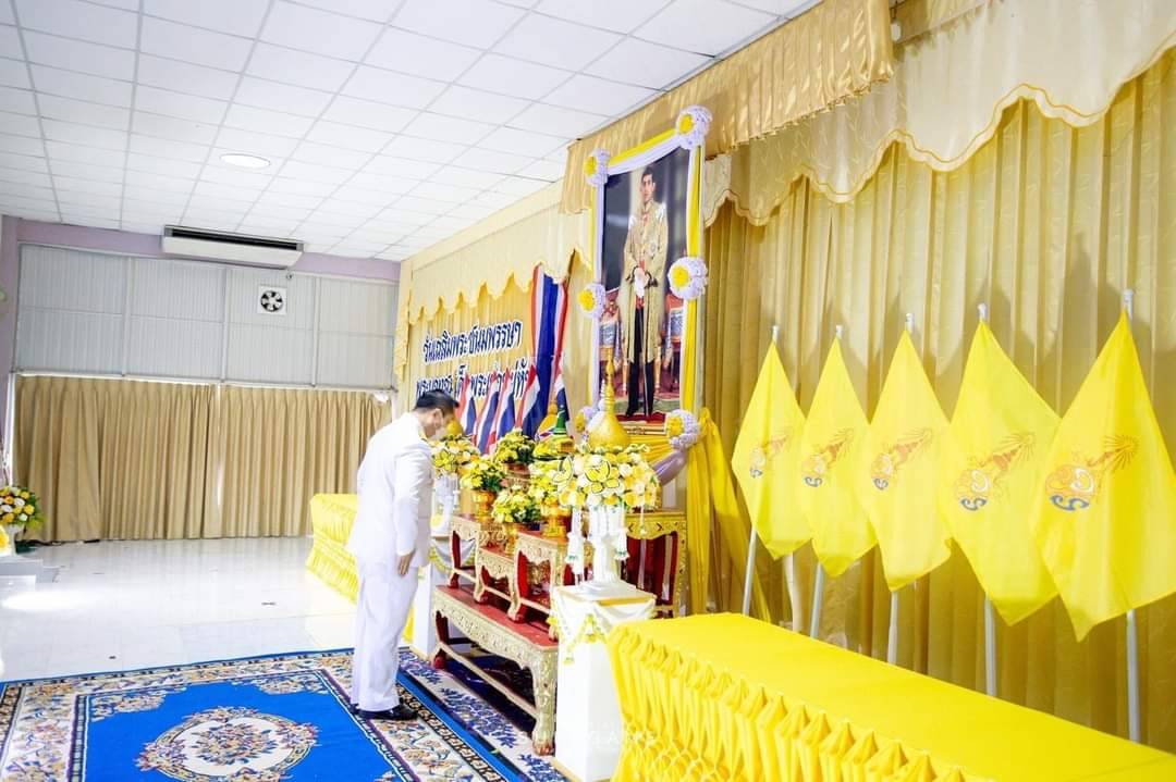 กปภ.สาขาท่าตะโก ร่วมพิธีถวายเครื่องราชสักการะและวางพานพุ่ม และพิธีจุดเทียนถวายพระพรชัยมงคล ณ หอประชุมอำเภอท่าตะโก