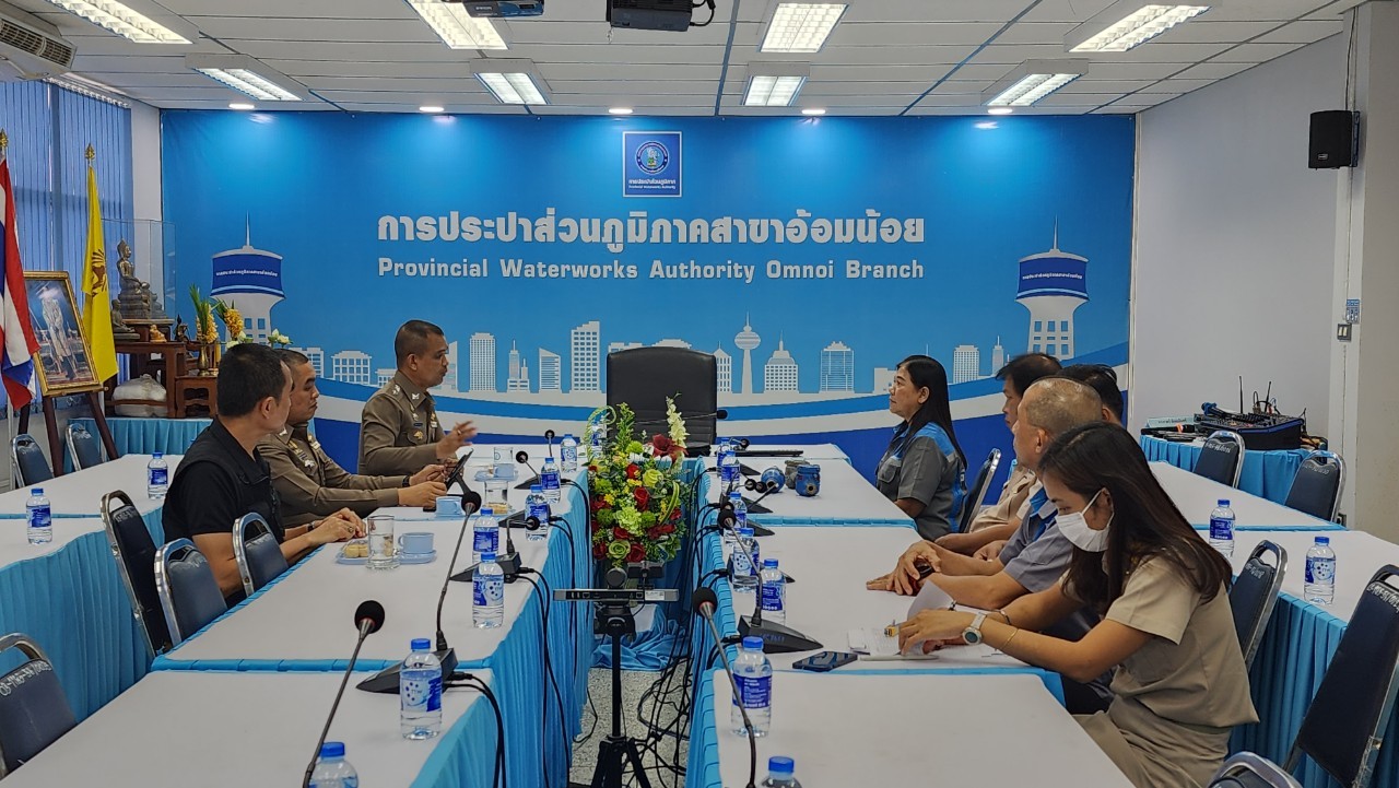 กปภ.สาขาอ้อมน้อย เชิญเจ้าหน้าที่ตำรวจร่วมประชุม เร่งตรวจสอบกรณีมาตรวัดน้ำหาย พร้อมร่วมกันหาแนวทางป้องกัน