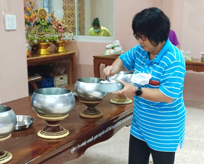 กปภ.สาขาขลุง เข้าร่วมกิจกรรมเข้าวัดทำบุญวันธรรมสวนะ (วันพระ) ณ วัดท่าสอน ตำบลบ่อ อำเภอขลุง จังหวัดจันทบุรี