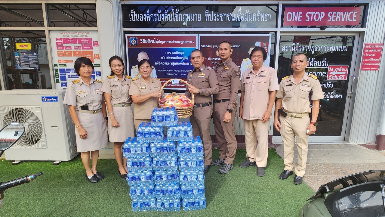 กปภ.สาขาอ้อมน้อย เข้าขอบคุณเจ้าหน้าที่ตำรวจสถานีตำรวจภูธรกระทุ่มแบน จับคนร้ายขโมยมาตรวัดน้ำได้สำเร็จ