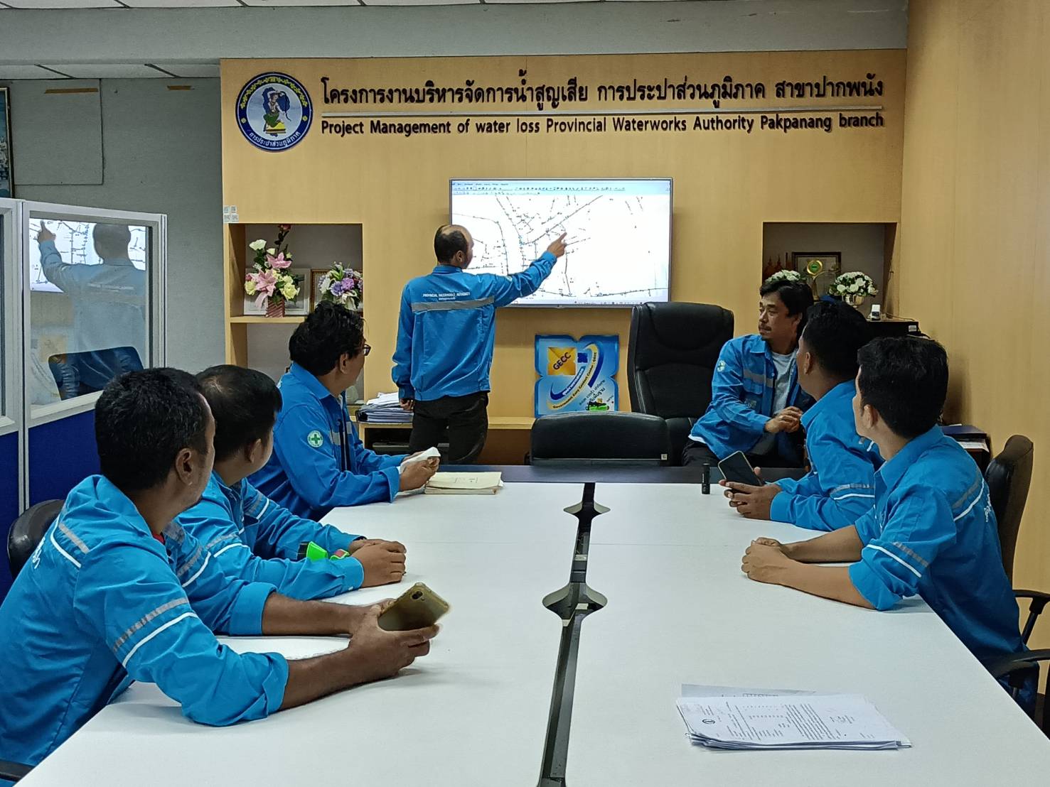 กปภ.สาขาปากพนัง ลงพื้นที่เดินสำรวจหาท่อแตก/ท่อรั่ว ตามแผนลดน้ำสูญเสีย บริเวณพื้นที่ถนนชายน้ำ ถนนพัฒนาการครูสาย และถนนบางวำ ต.ปากพนัง อ.ปากพนัง จ.นครศรีธรรมราช
