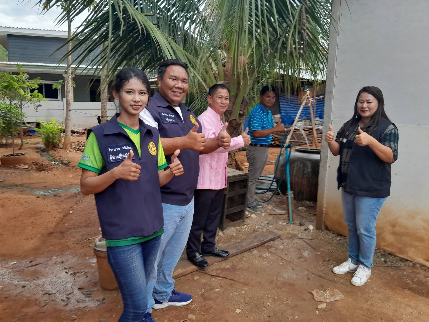 กปภ.สาขาปราณบุรี ร่วมกับคณะผู้นำท้องถิ่น ลงพื้นที่ตรวจสอบการแก้ไขปัญหาน้ำไหลอ่อน และไม่ไหลในบางพื้นที่ ณ บริเวณ หมู่บ้านช่องมอญ ตำบลปากน้ำปราณ อำเภอปราณบุรี จ.ประจวบคีรีขันธ์
