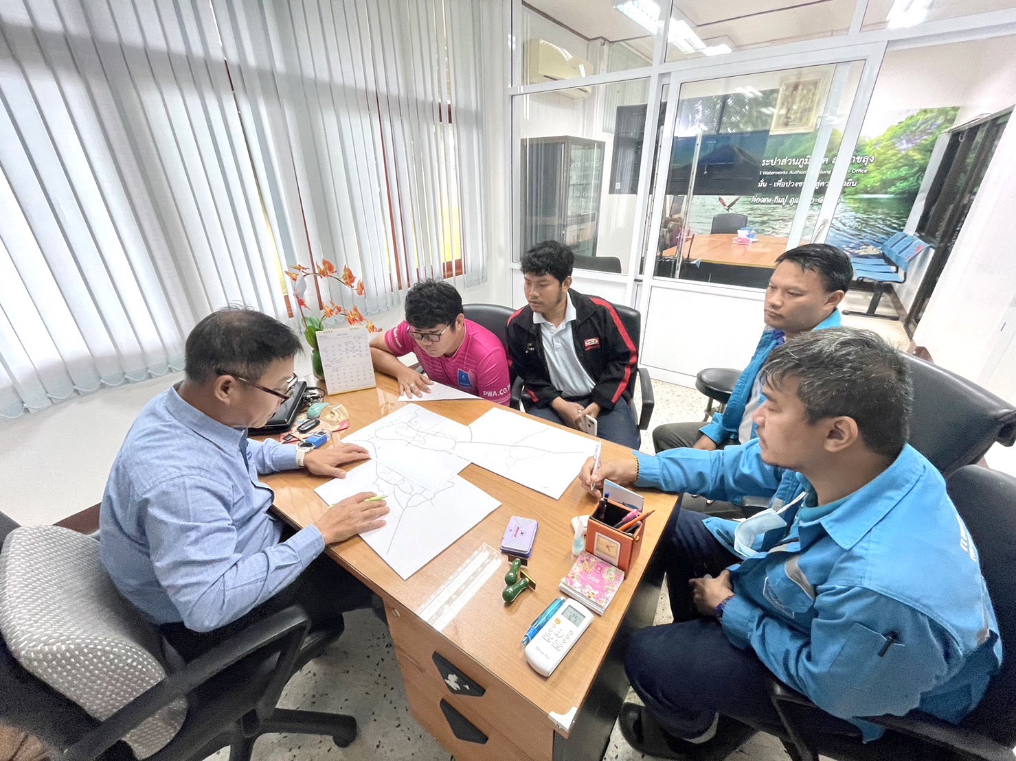 กปภ.สาขาขลุง ร่วมกับ จนท.กองระบบจำหน่าย กปภ.ข.1 ออกสำรวจหาท่อรั่วในพื้นที่ตามแผนลดน้ำสูญเสีย พร้อมร่วมทำ Step Test MM08 สถานีผลิตน้ำพลิ้ว จ่ายพื้นที่ ต.หนองชิ่ม เกาะเปริด เขาตาหน่วย และบางชัน บริเวณท่อจ่ายน้ำเกาะเปริด-เขาตาหน่วย อ.แหลมสิงห์ จ.จันทบุรี