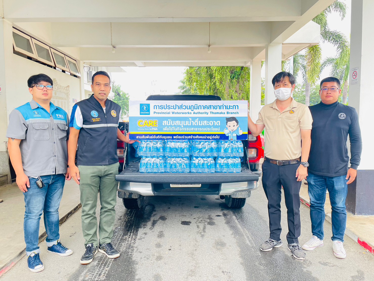 กปภ.สาขาท่ามะกา สนับสนุนน้ำดื่มตราสัญลักษณ์ กปภ.กิจกรรมจิตอาสาปล่อยพันธุ์ปลาและปรับปรุงภูมิทัศน์สวนรุกชาติเฉลิมพระเกียรติ ร.9 เนื่องในวันคล้ายวันสวรรคต สมเด็จพระบรมชนกาธิเบศร มหาภูมิพลอดุลยเดชมหาราช บรมนาถบพิตร