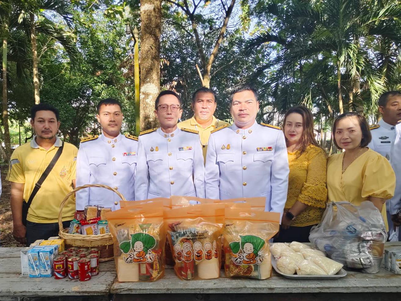 การประปาส่วนภูมิภาคสาขาอ่าวลึก ร่วมพิธีสวดพระพุทธมนต์และทำบุญตักบาตร ถวายพระราชกุศลเนื่องในวันคล้ายวันสวรรคต พระบาทสมเด็จพระบรมชนกาธิเบศริมหาภูมิพลอดุลยเดชมหาราช บรมนารถบพิตร "วันนวมินทรมหาราช"