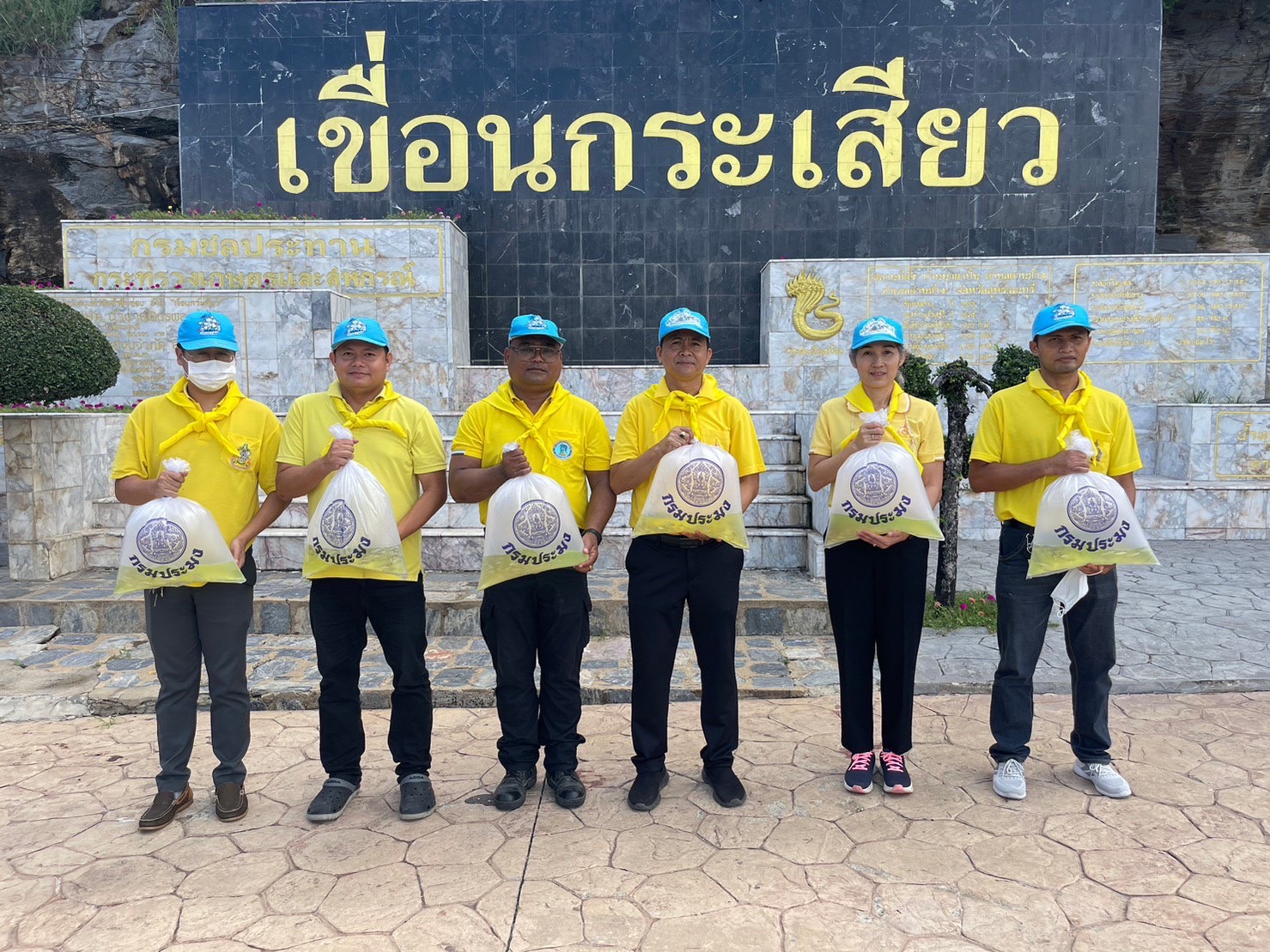 กปภ.สาขาด่านช้าง เข้าร่วมกิจกรรมจิตอาสา เนื่องในวันนวมินทรมหาราช เพื่อเป็นพระราชกุศล