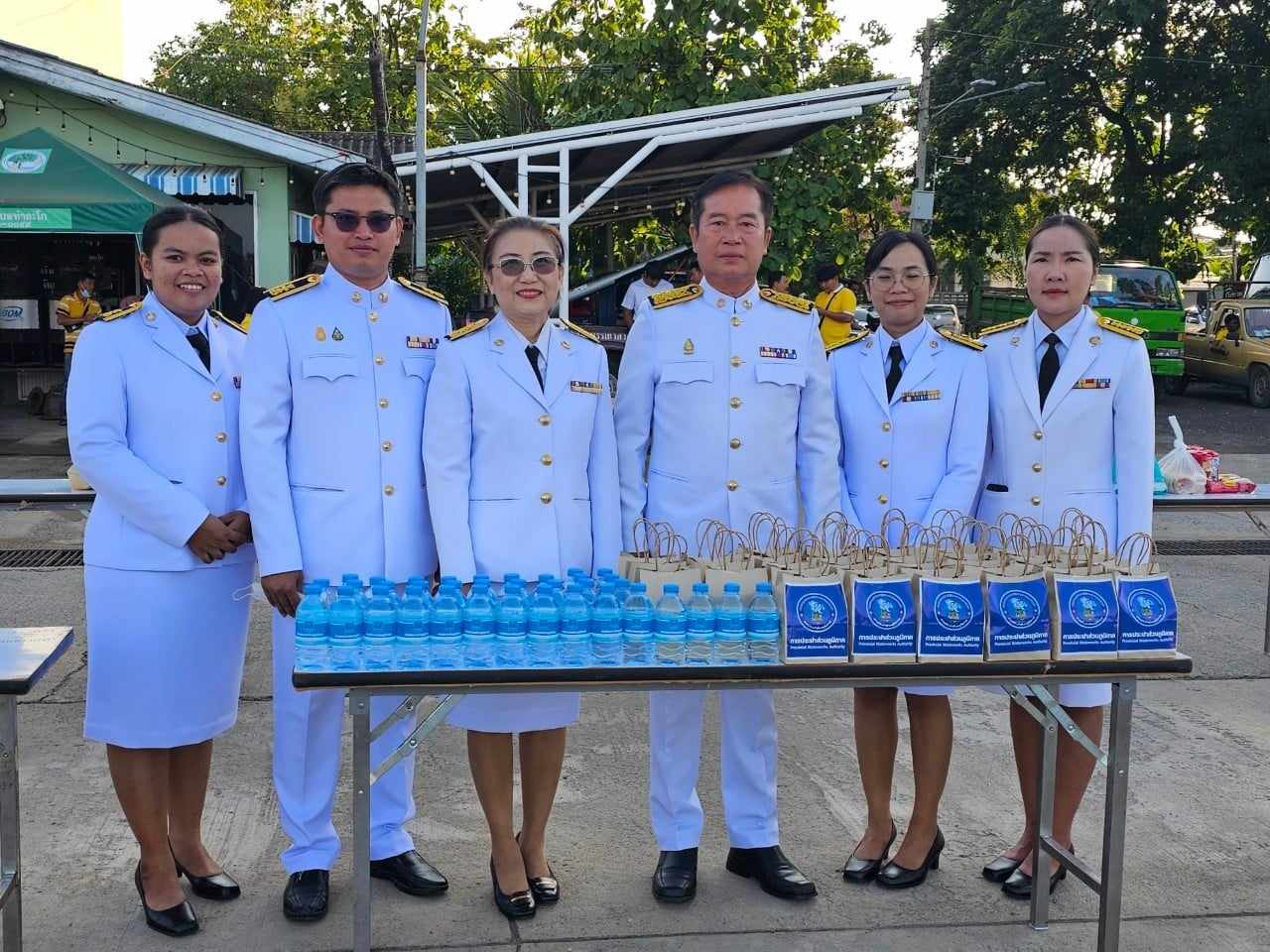 การประปาส่วนภูมิภาคสาขาท่าตะโก ร่วมพิธีทำบุญตักบาตรถวายพระราชกุศล และพิธีวางพวงมาลาถวายราชสักการะในวันนวมินทรมหาราช 13 ตุลาคม 2566