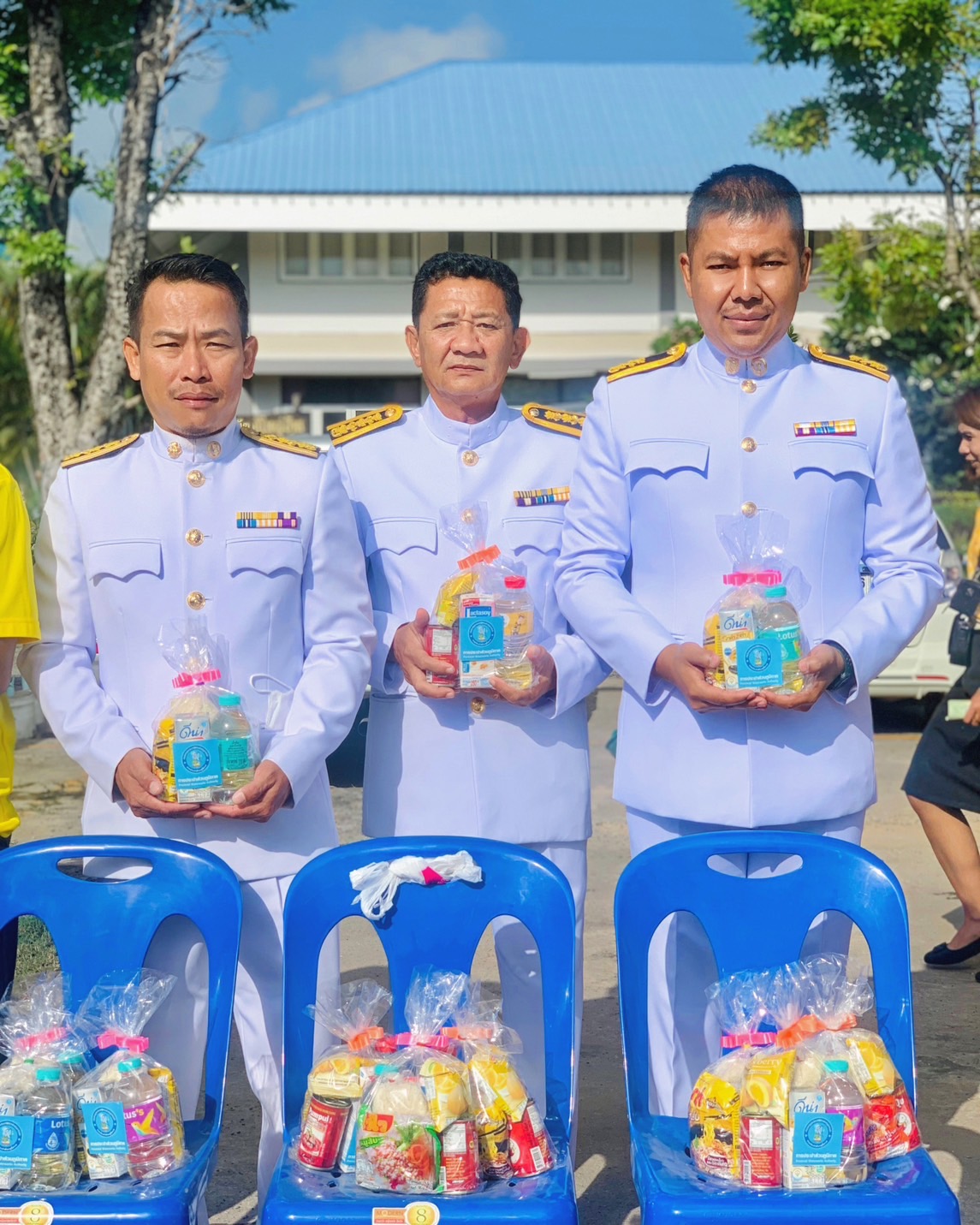 กปภ.สาขาปักธงชัย ร่วมกิจกรรมวันคล้ายสวรรคตพระบาทสมเด็จพระบรมชนกาธิเบศร มหาภูมิพลอดุลยเดชมหาราช บรมนาถบพิตร วันนวมินทรมหาราช วันที่ 13 ตุลาคม 2566