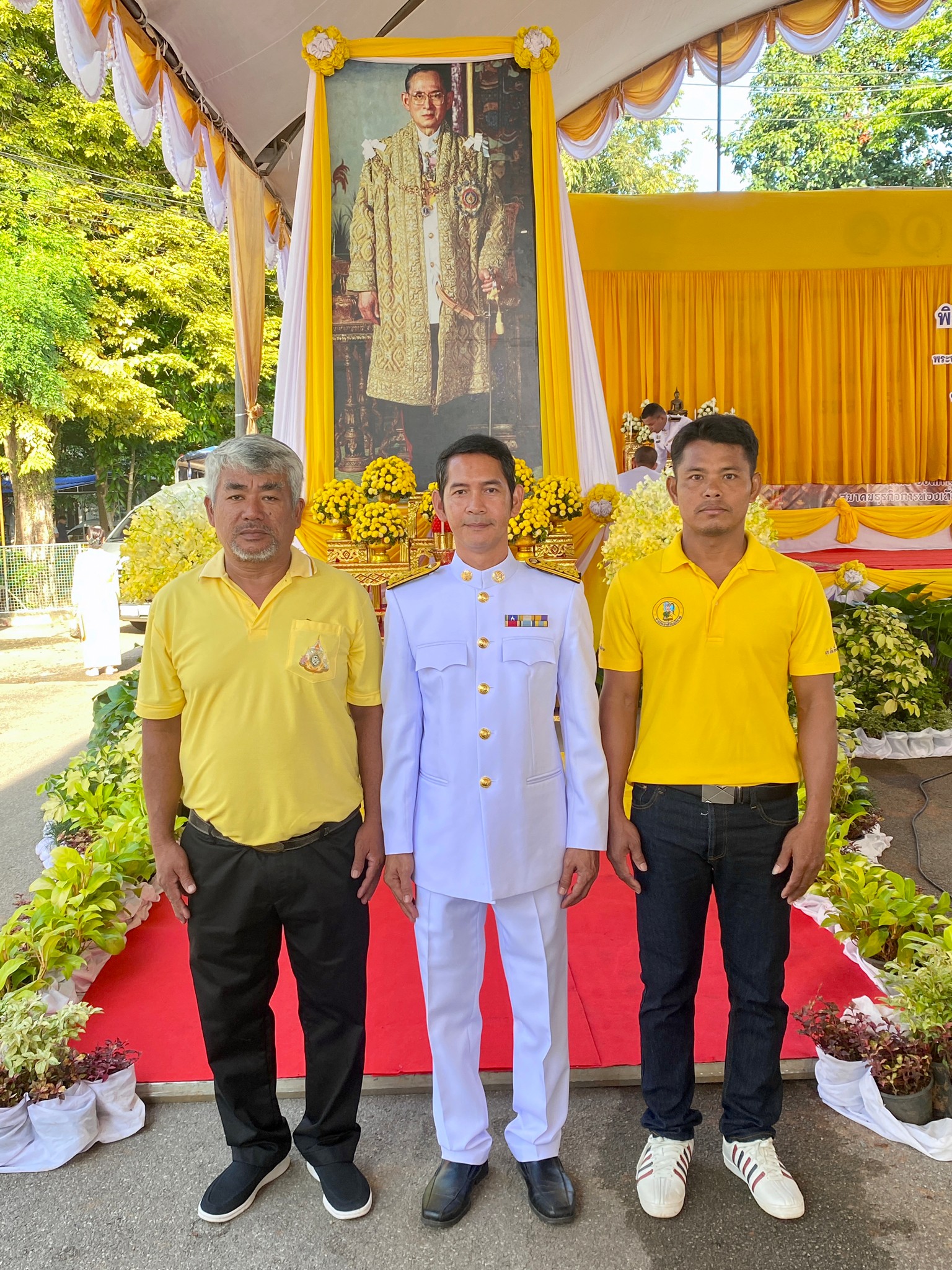 การประปาส่วนภูมิภาคสาขากระบี่ ร่วมพิธีทำบุญตักบาตรถวายพระราชกุศล น้อมรำลึกในพระมหากรุณาธิคุณพระบาทสมเด็จพระบรมชนกาธิเบศร มหาภูมิพลอดุลยเดชมหาราช บรมนาถบพิตร เนื่องในวันคล้ายวันสวรรคต 13 ตุลาคม 2566