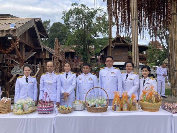 กปภ.สาขาขอนแก่น (พ.) เข้าร่วมกิจกรรมทำบุญตักบาตรและวางพวงมาลา ถวายเป็นพระราชกุศล เนื่องในวันนวมินทรมหาราช ๑๓ ตุลาคม