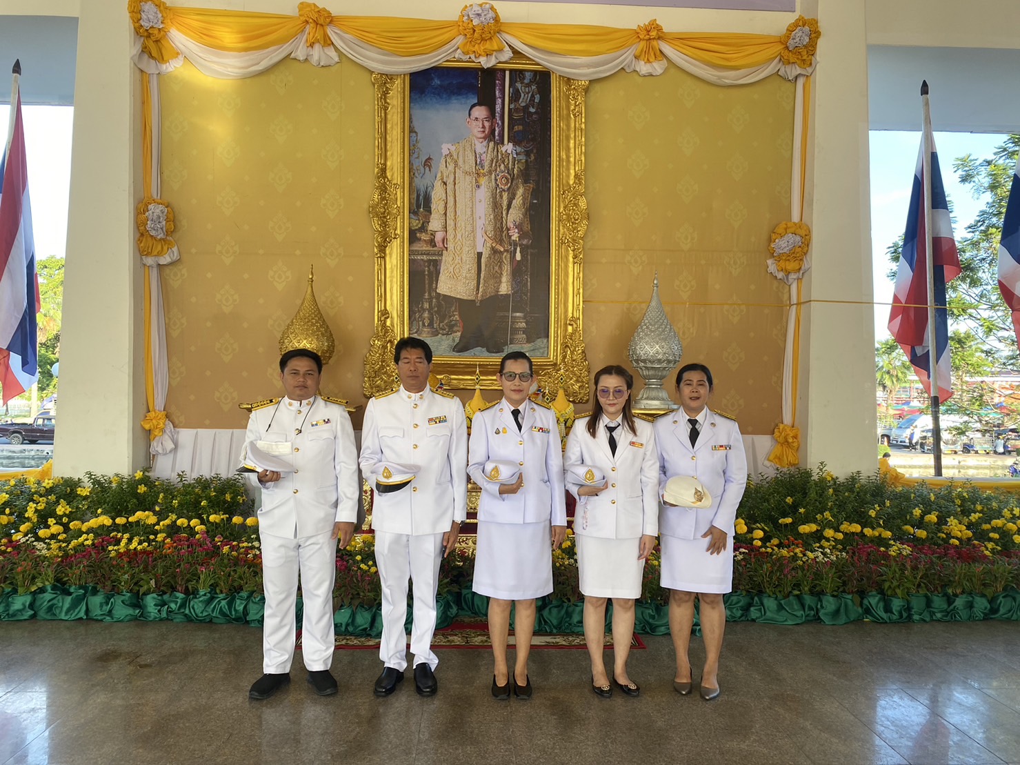 การประปาส่วนภูมิภาคสาขาฉะเชิงเทรา เข้าร่วมพิธีตักบาตรและพิธีวางพวงมาลาถวายราชสักการะเนื่องในวันนวมินทรมหาราช