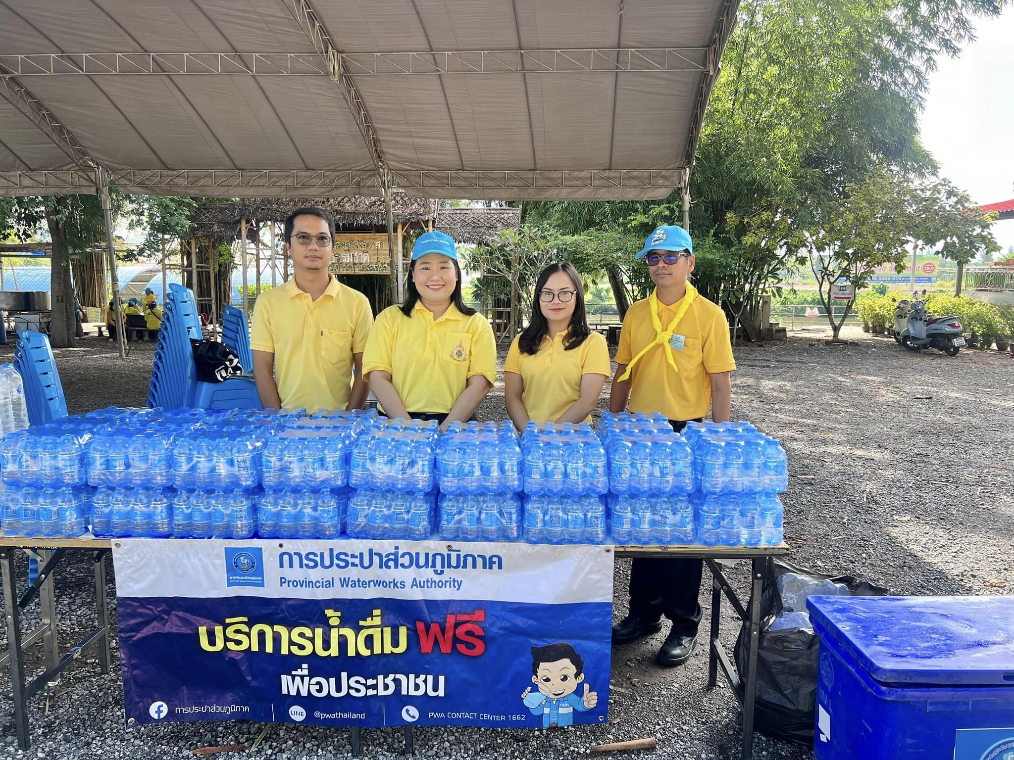 กปภ.ข.4 เข้าร่วมกิจกรรมจิตอาสา บริการน้ำดื่มบรรจุขวดตราสัญลักษณ์ กปภ. ณ วัดสมหวังวนาราม 2566