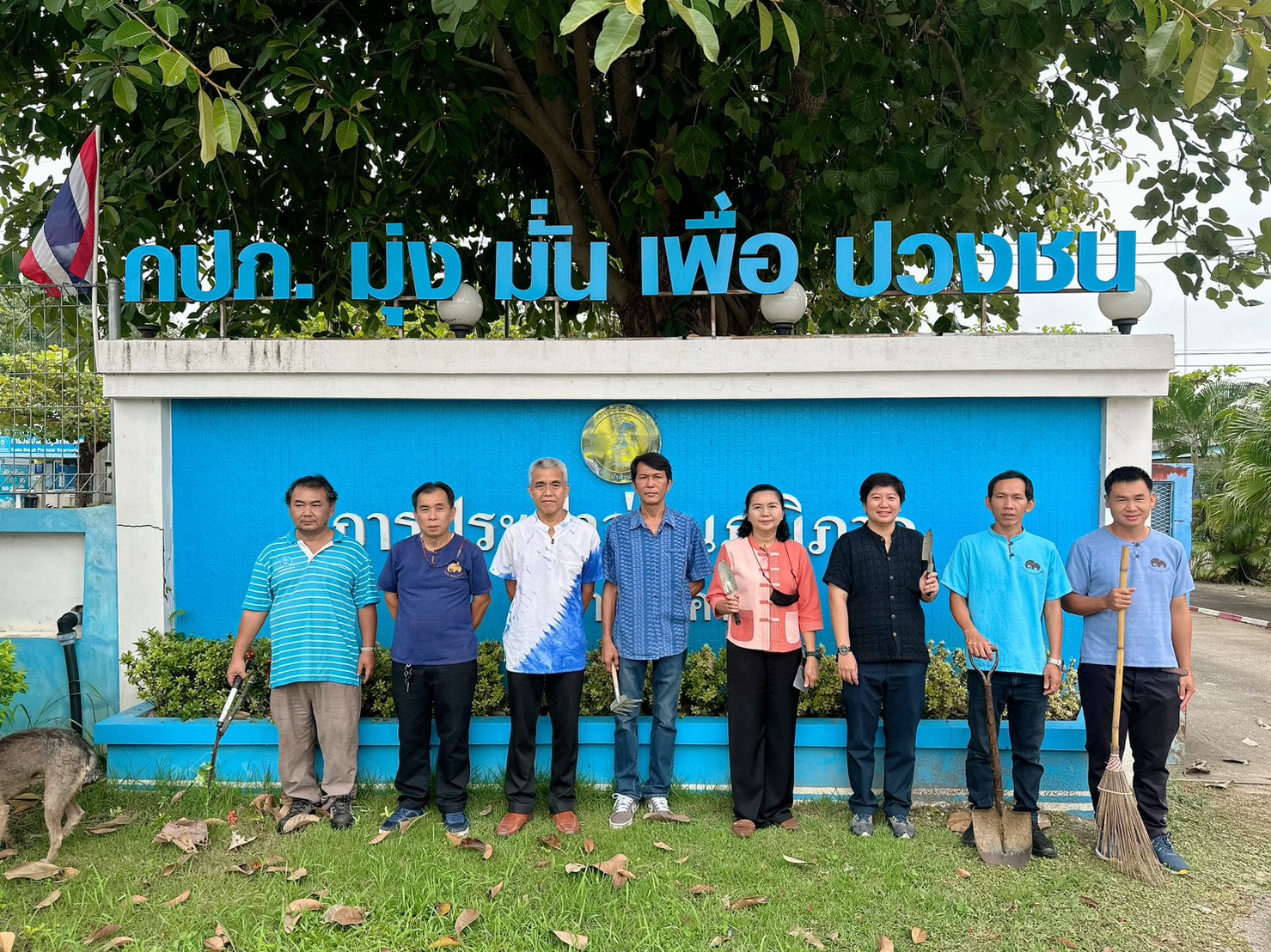 เมื่อวันศุกร์ที่ 20 ตุลาคม 2566 เวลา 09.09 น. บริหารโดย นายปรีชาวุฒิ นาคยิ้ม ผู้จัดการการประปาส่วนภูมิภาคสาขาเกาะคา พร้อมด้วย หัวหน้างาน 3 สายงานและพนักงานในสังกัด ได้ร่วมกิจกรรมวันรักต้นไม้ประจำปีของชาติ พ.ศ.2566 ร่วมกันตัดแต่งกิ่งไม้ และบำรุงรักษาต้นไม้ ณ บริเวณรอบด้านหน้าและด้านหนัง สำนักงาน กปภ.สาขาเกาะคาเพื่อน้อมรำลึกถึงพระมหากรุณาธิคุณของสมเด็จพระศรีนครินทราบรมราชชนนี เนื่องในวันคล้ายวันพระราชสมภพ 21 ตุลาคม ##การประปาส่วนภูมิภาคสาขาเกาะคา จัดกิจกรรม วันรักต้นไม้ประจำปีของชาติ พ.ศ. 2566##