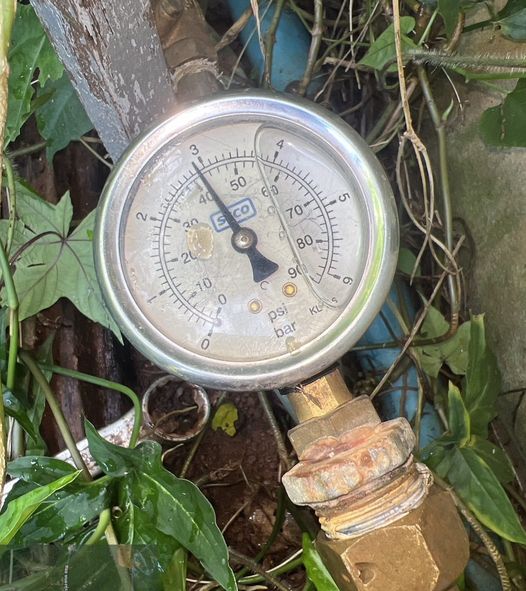 การประปาส่วนภูมิภาคสาขาอ่าวลึก ลงพื้นที่ตามโครงการ "ผู้ใช้น้ำมั่นใจ กปภ.เช็คชัวร์" โดยทำการตรวจสอบแรงดันน้ำ