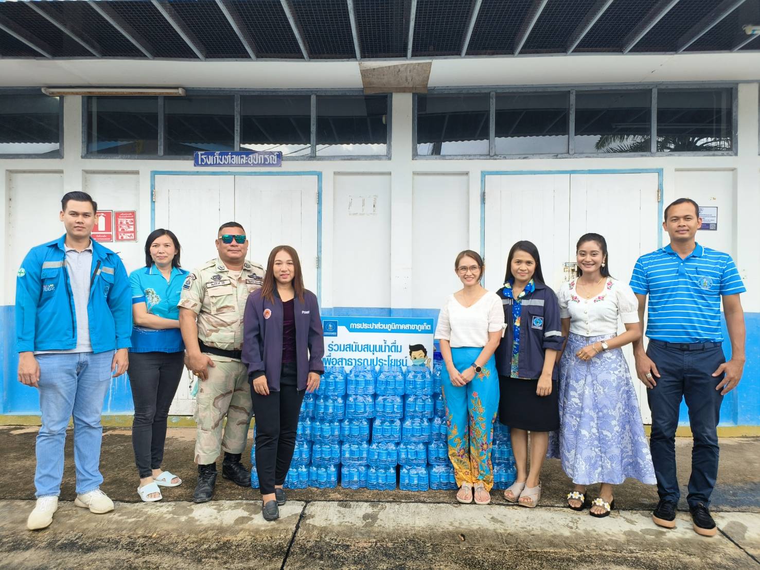 กปภ.สาขาภูเก็ต สนับสนุนน้ำดื่มบรรจุขวดตราสัญลักษณ์ กปภ. จำนวน 1,000 ขวด สำหรับกิจกรรมโครงการแสงนำใจไทยทั้งชาติ เดิน วิ่ง ปั่น ป้องกันอัมพาต เฉลิมพระเกียรติ จังหวัดภูเก็ต