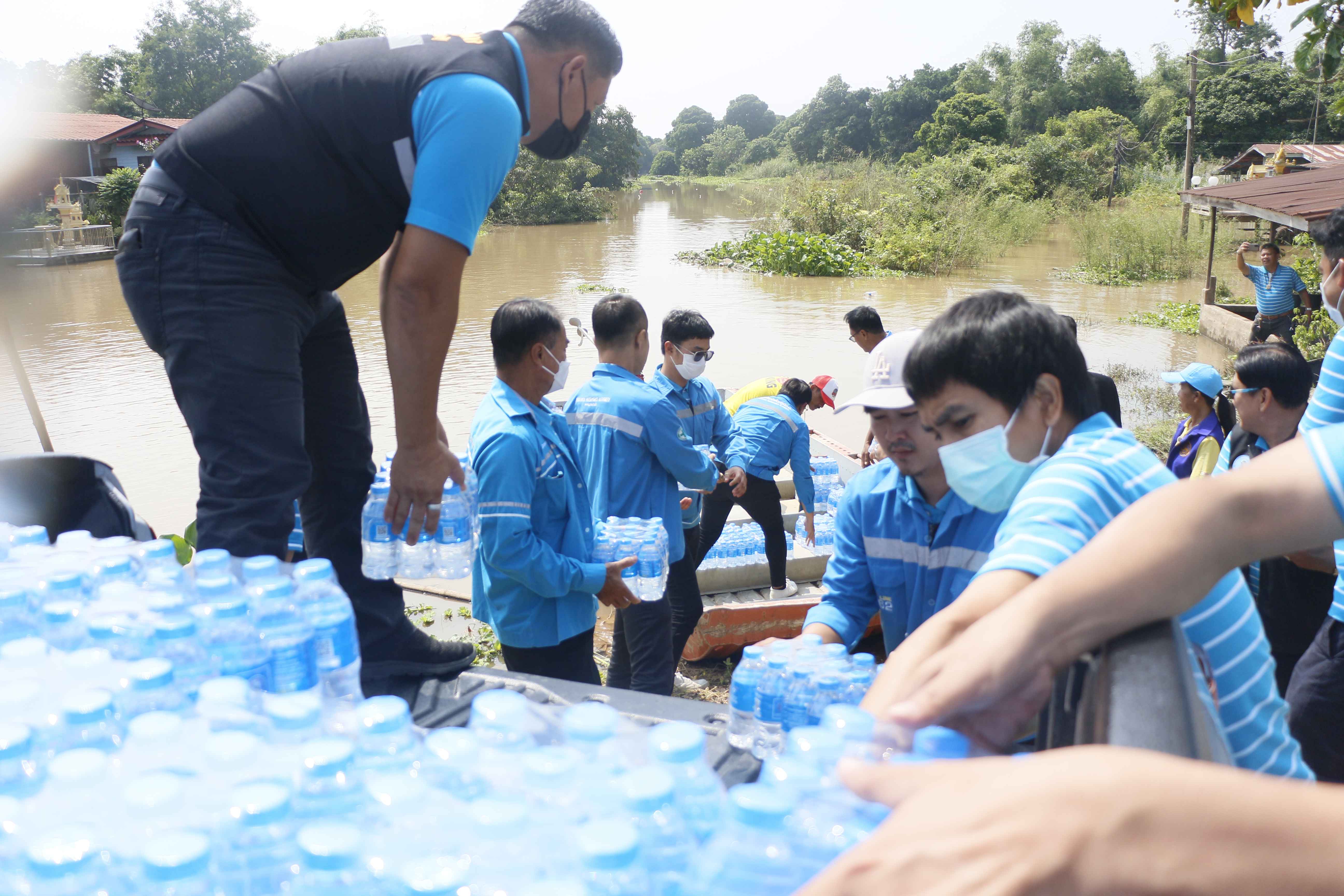 กปภ. 4 สาขาผนึกกำลัง สนับสนุนน้ำดื่มเพื่อการอุปโภคบริโภค เร่งช่วยเหลือผู้ประสบอุทกภัย บริเวณพื้นที่ ต.กุฎี