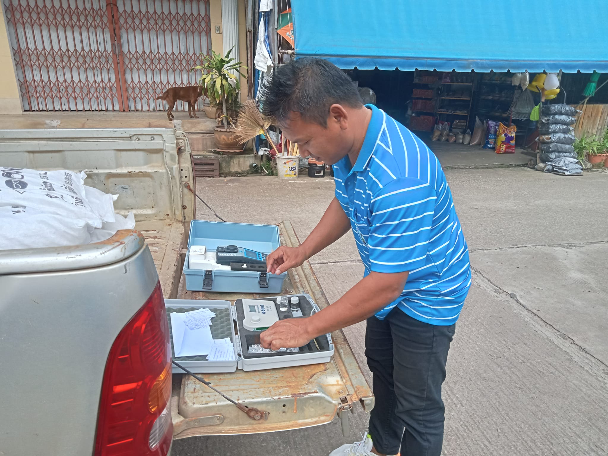 การประปาส่วนภูมิภาคสาขาท่าแซะ ลงพื้นที่ตรวจคุณภาพน้ำประปา ณ ตลาดมาบอำมฤต อำเภอปะทิว จังหวัดชุมพร